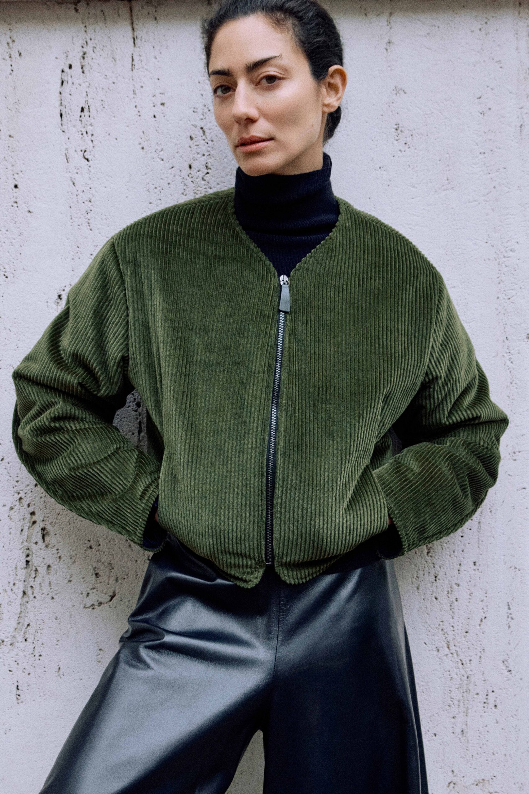 green cotton long-sleeve collared relaxed zippered jacket
