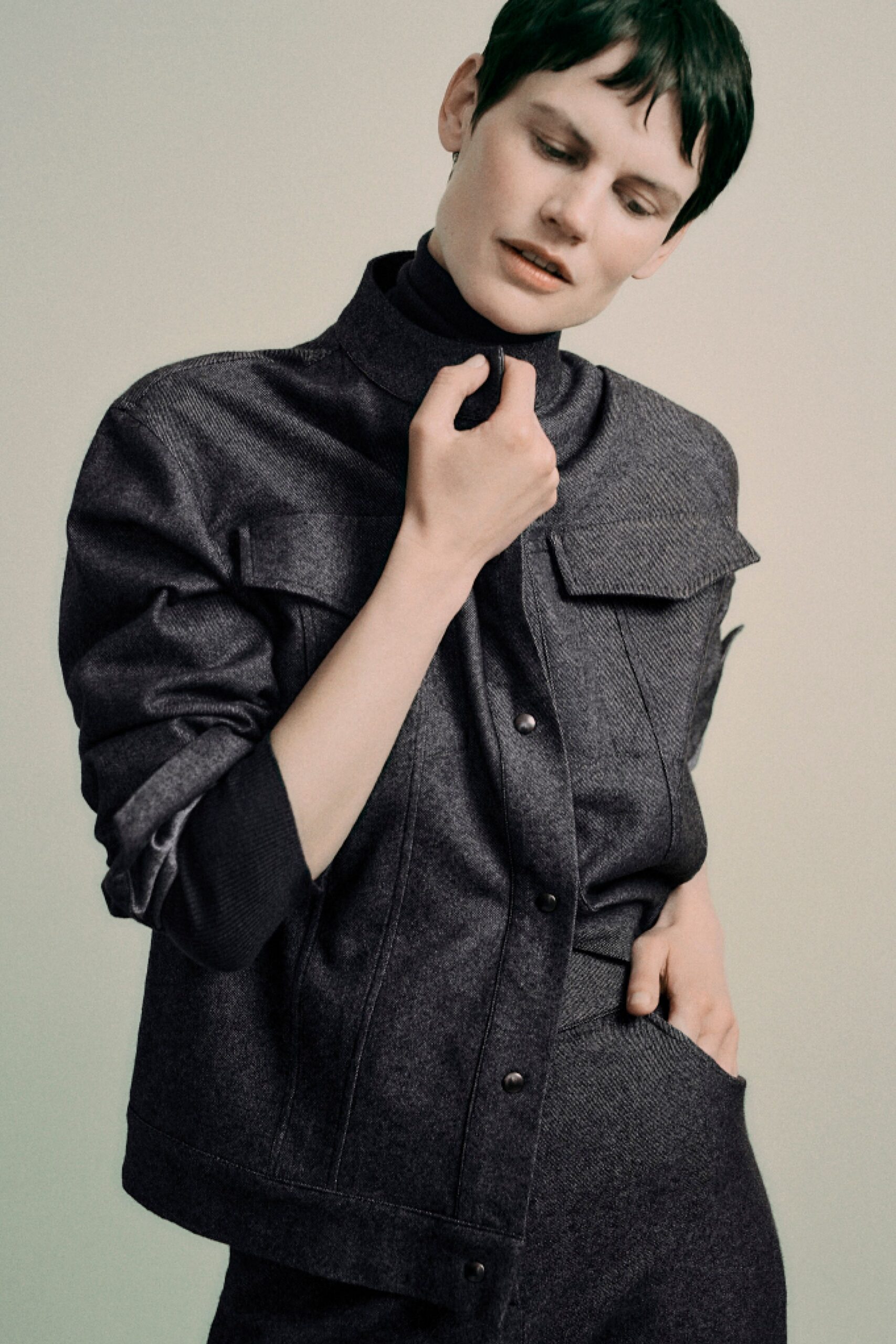 gray wool long-sleeve collared fitted buttoned jacket