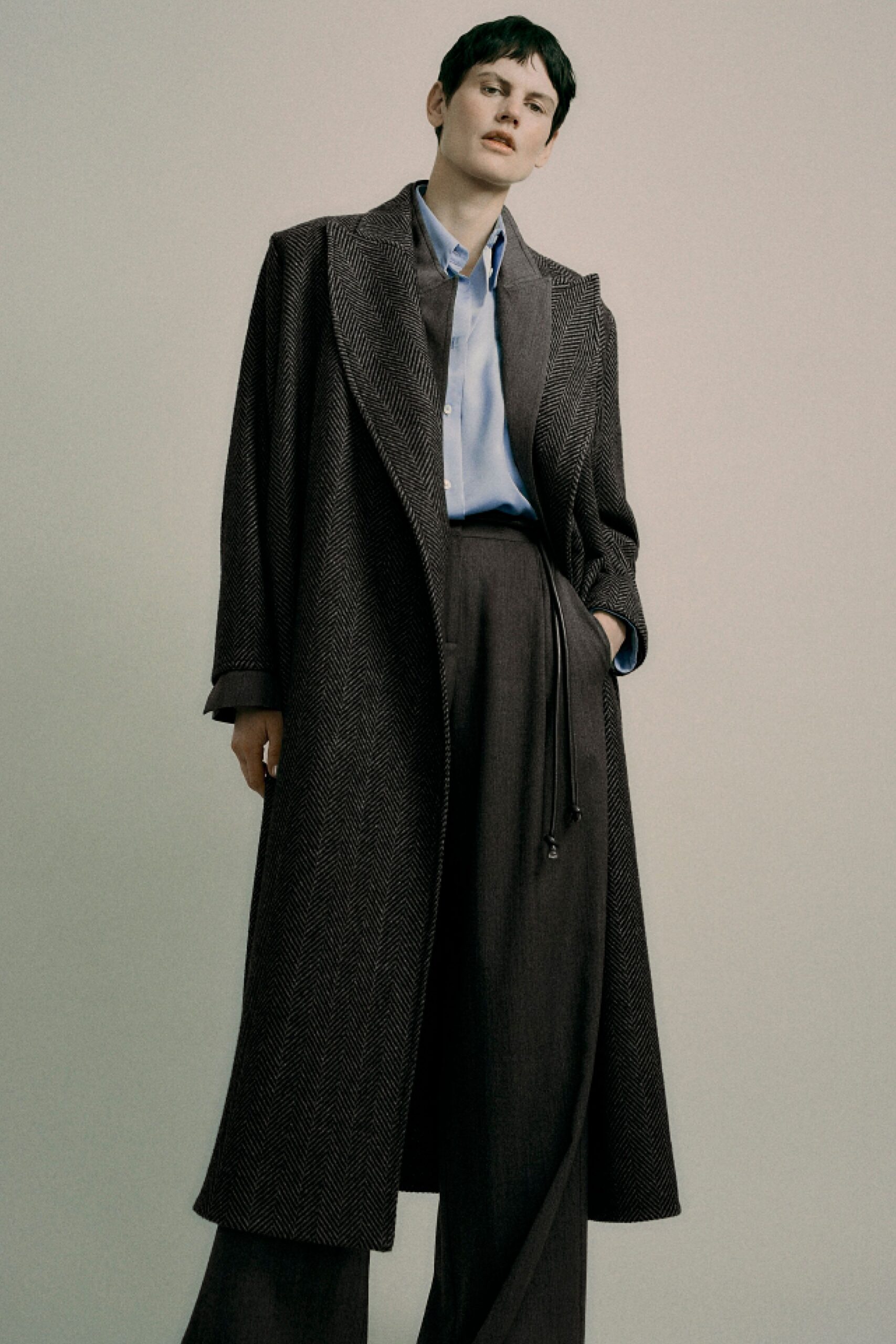 gray wool long-sleeve collared relaxed buttoned coat