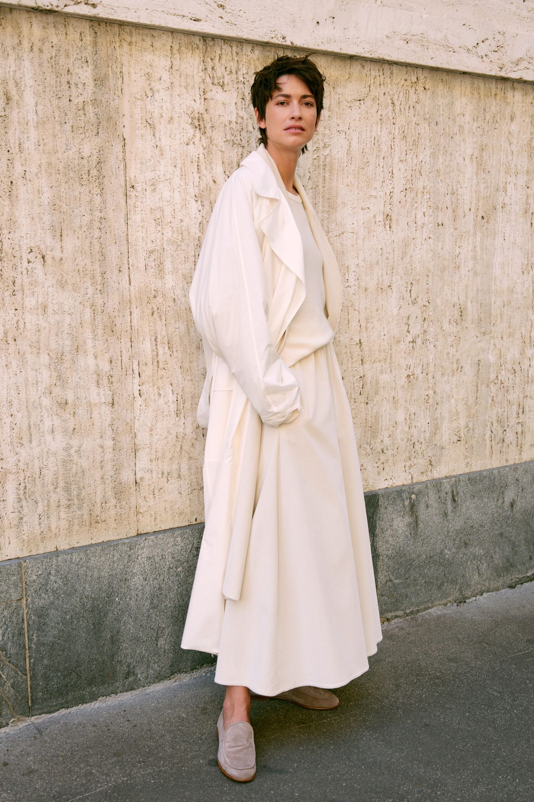 white cotton long-sleeve collared relaxed buttoned coat