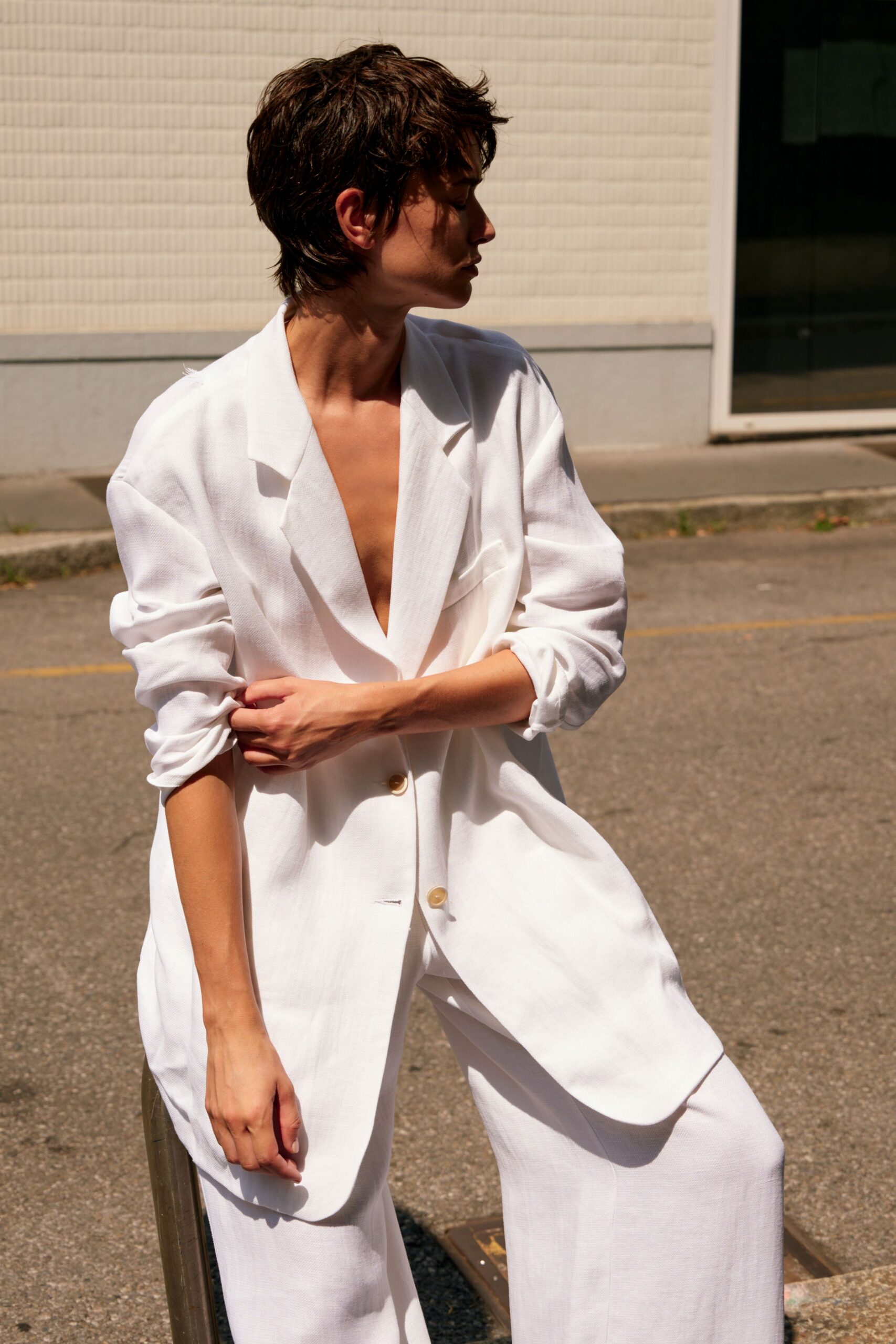 white linen long-sleeve collared relaxed buttoned blazer