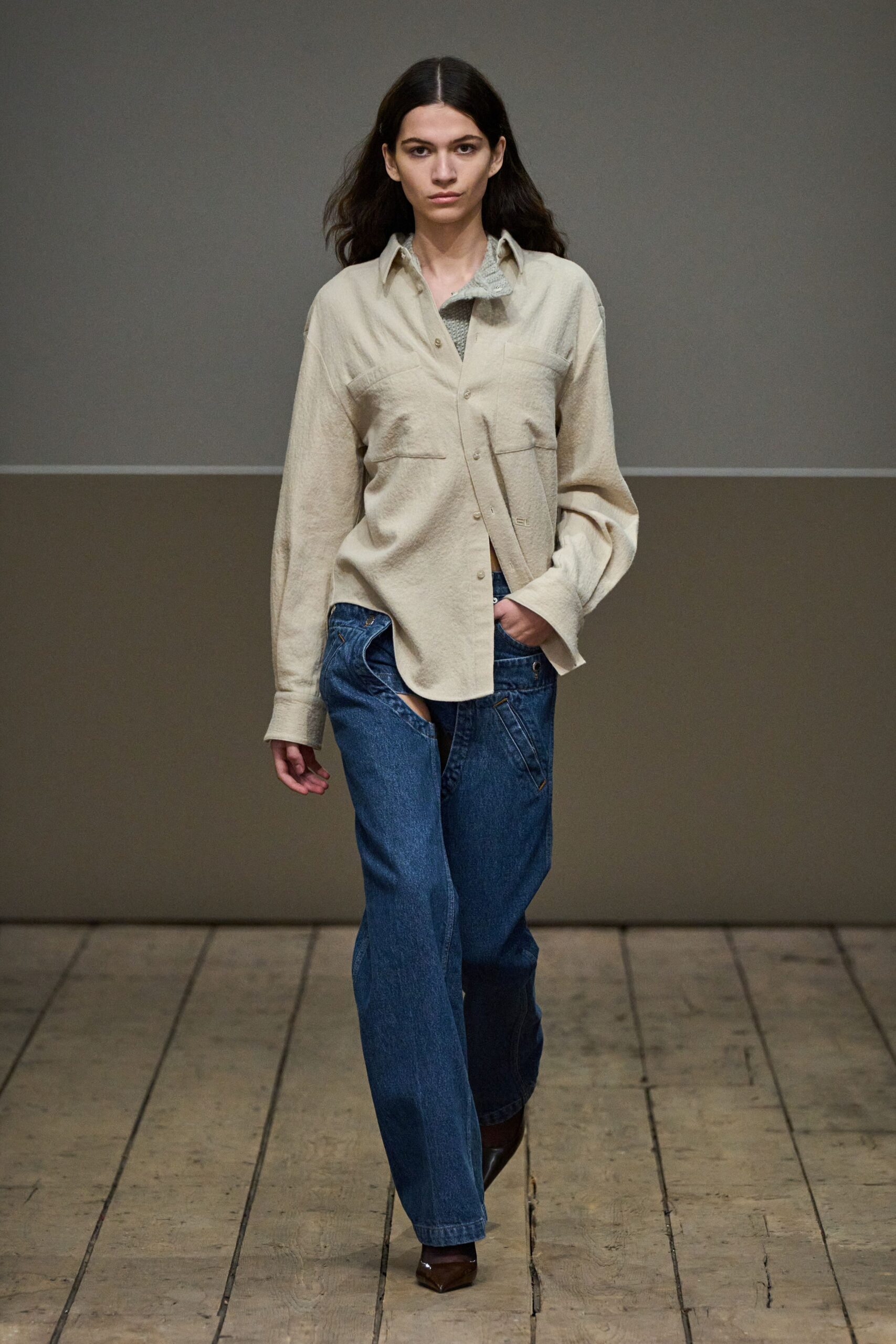 beige relaxed shirt with blue jeans