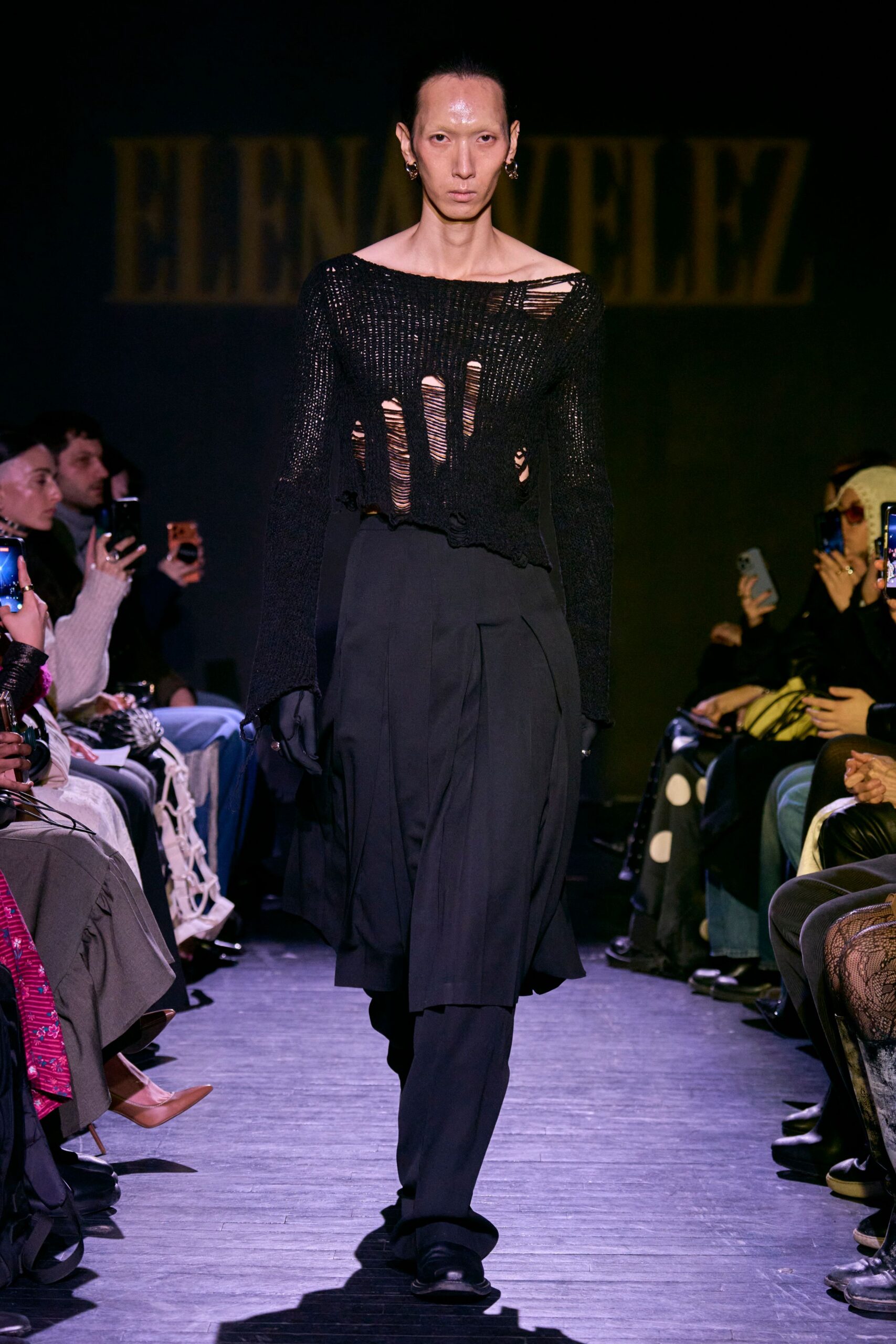 black leather fitted gloves