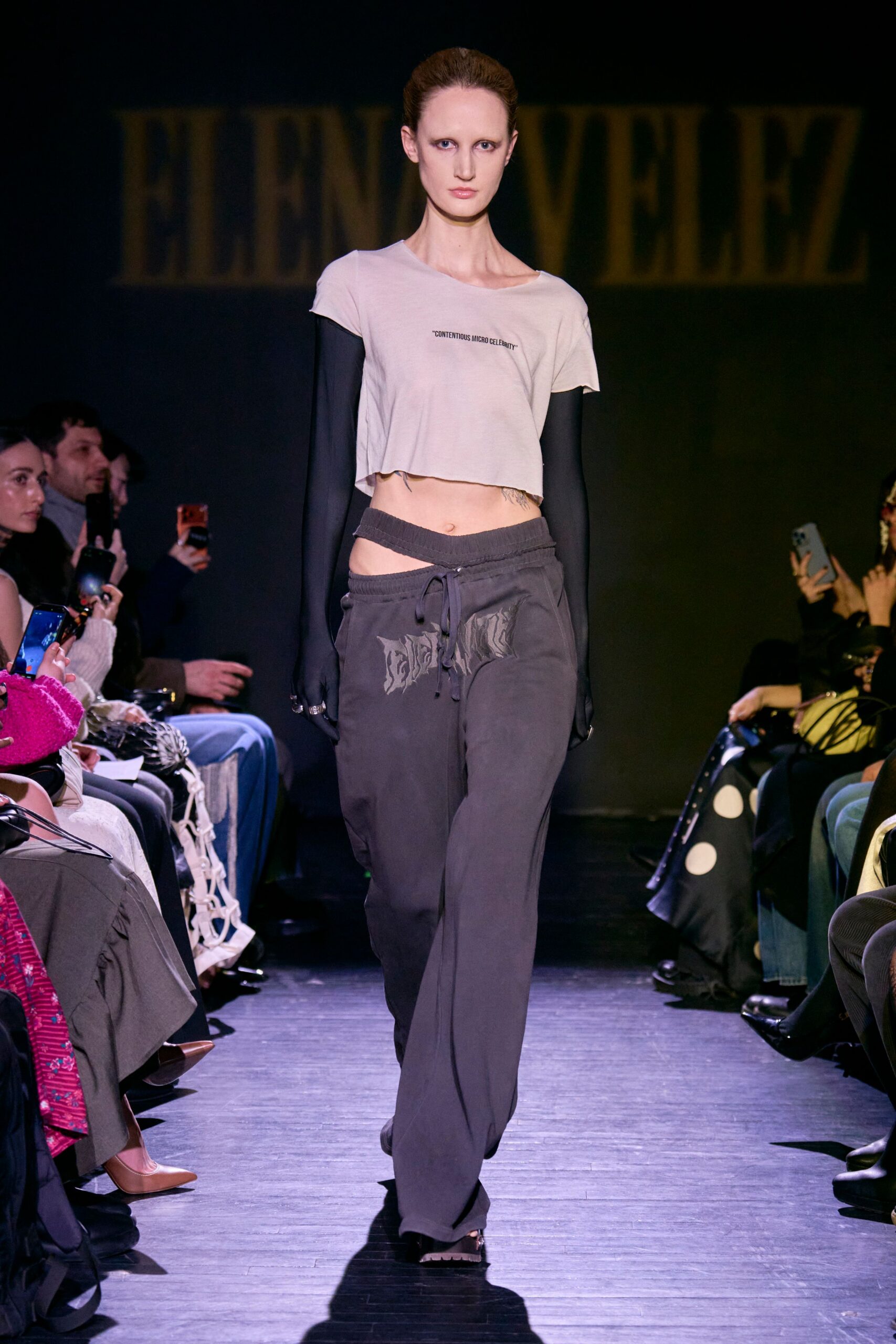 gray cotton short-sleeve fitted cropped top