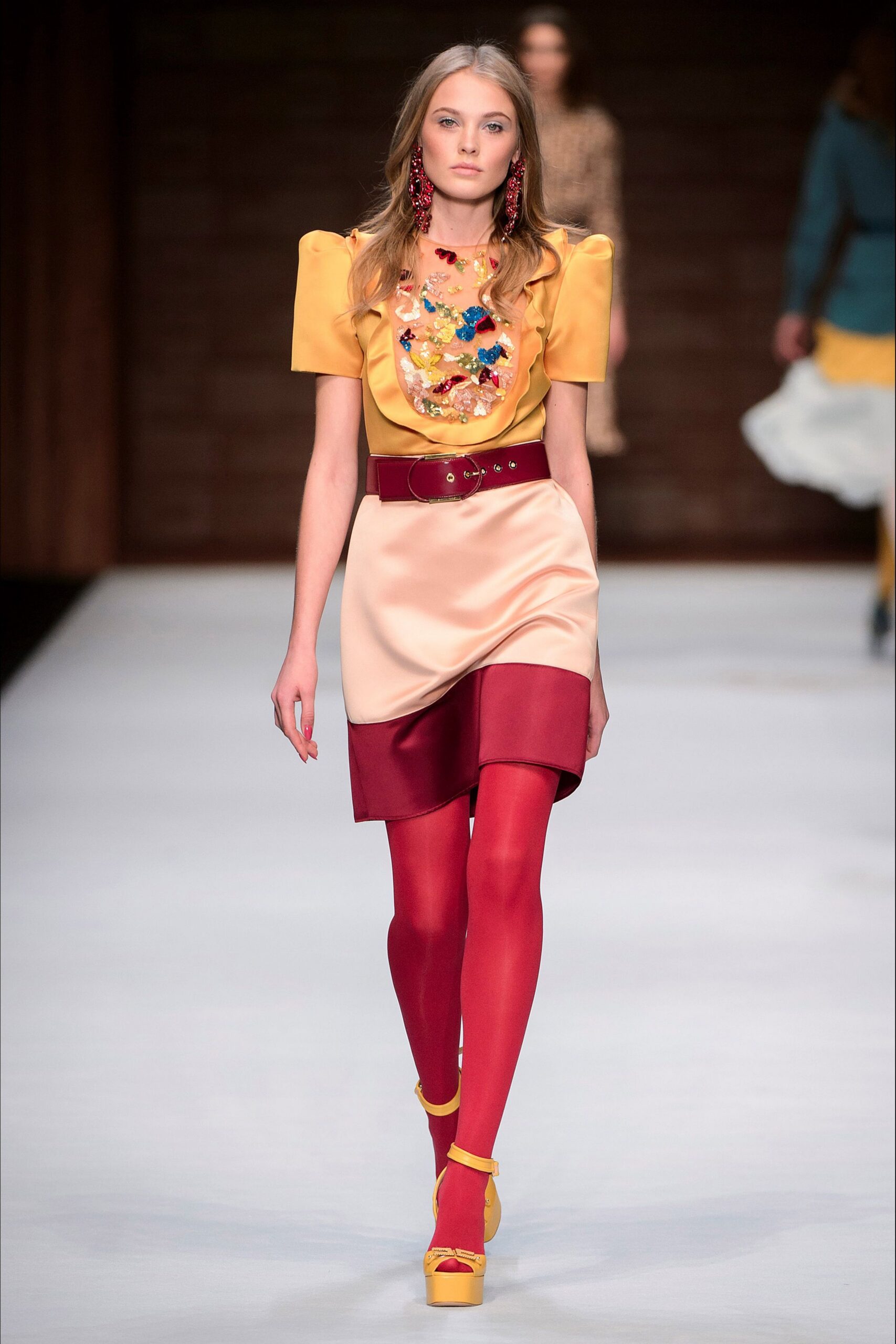 yellow short-sleeve square-neck fitted pleated embellished top