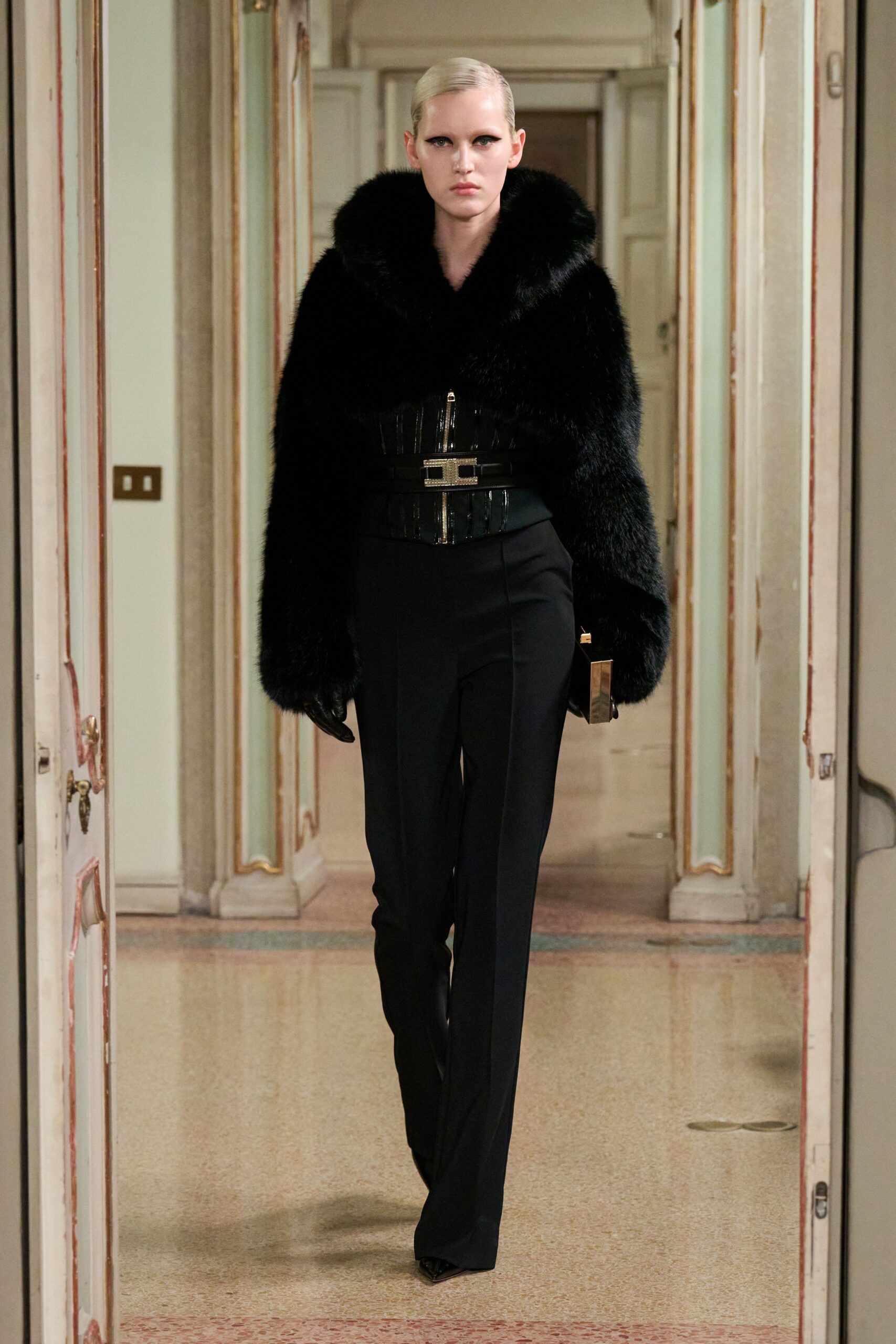 black fur long-sleeve fitted layered coat