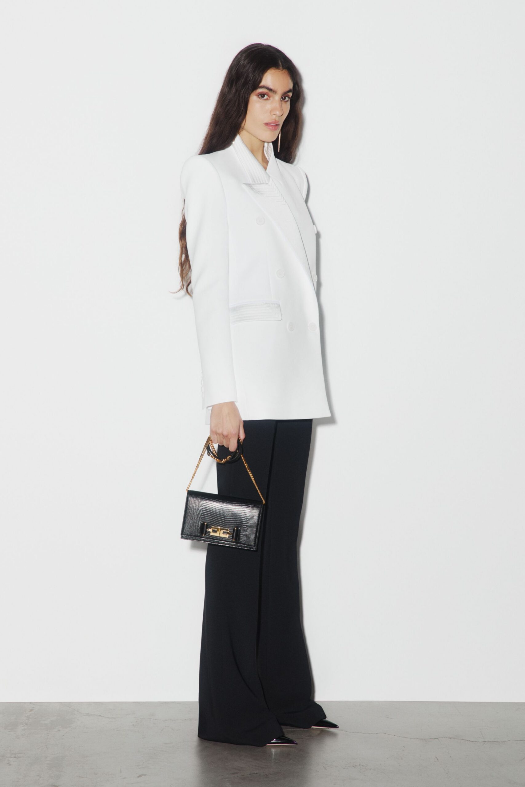 white long-sleeve collared tailored blazer