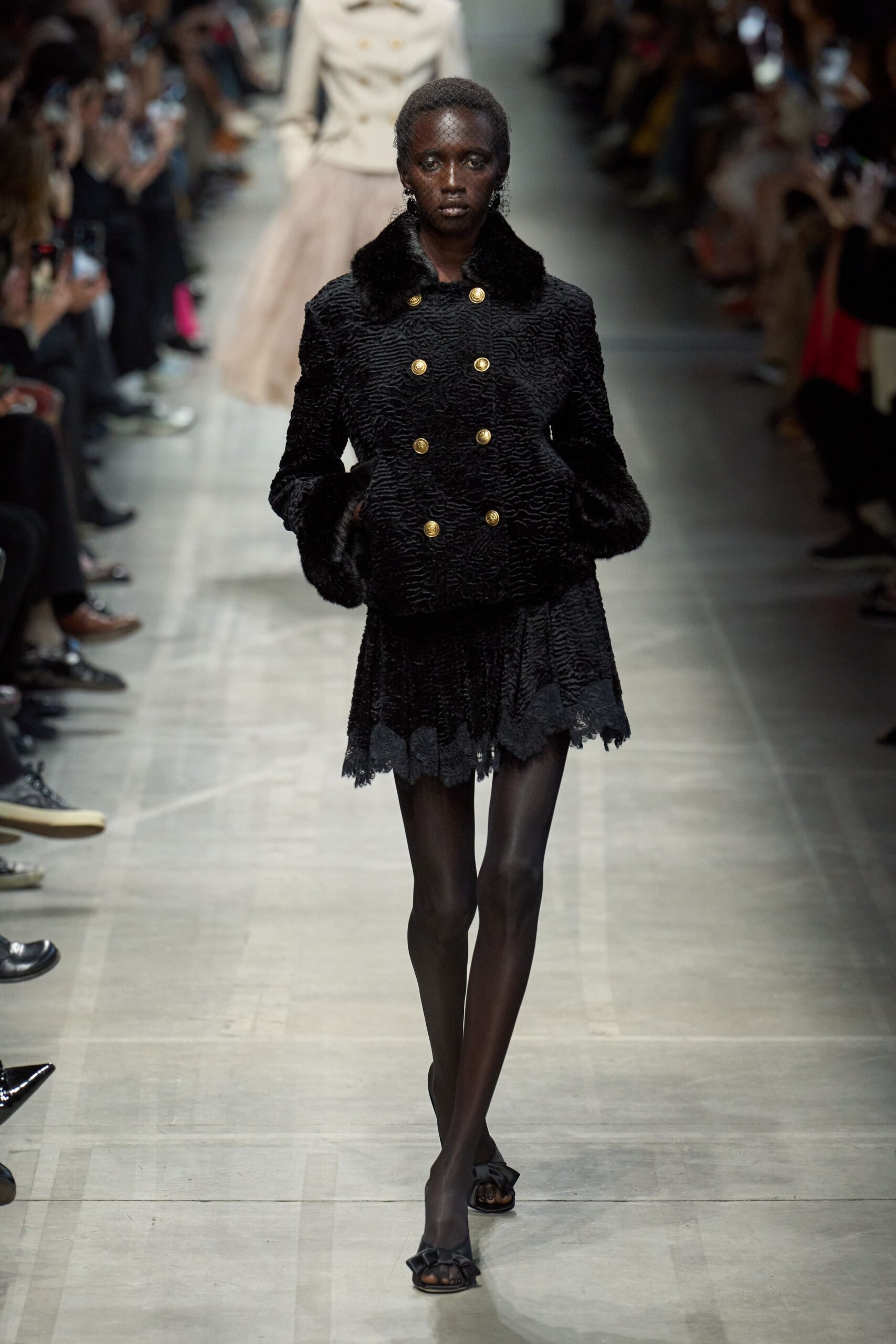 black fur long-sleeve collared fitted buttoned textured jacket