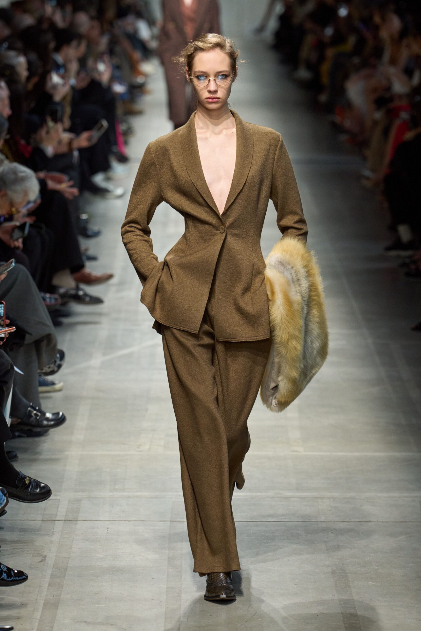 brown wool long-sleeve collared tailored buttoned suit