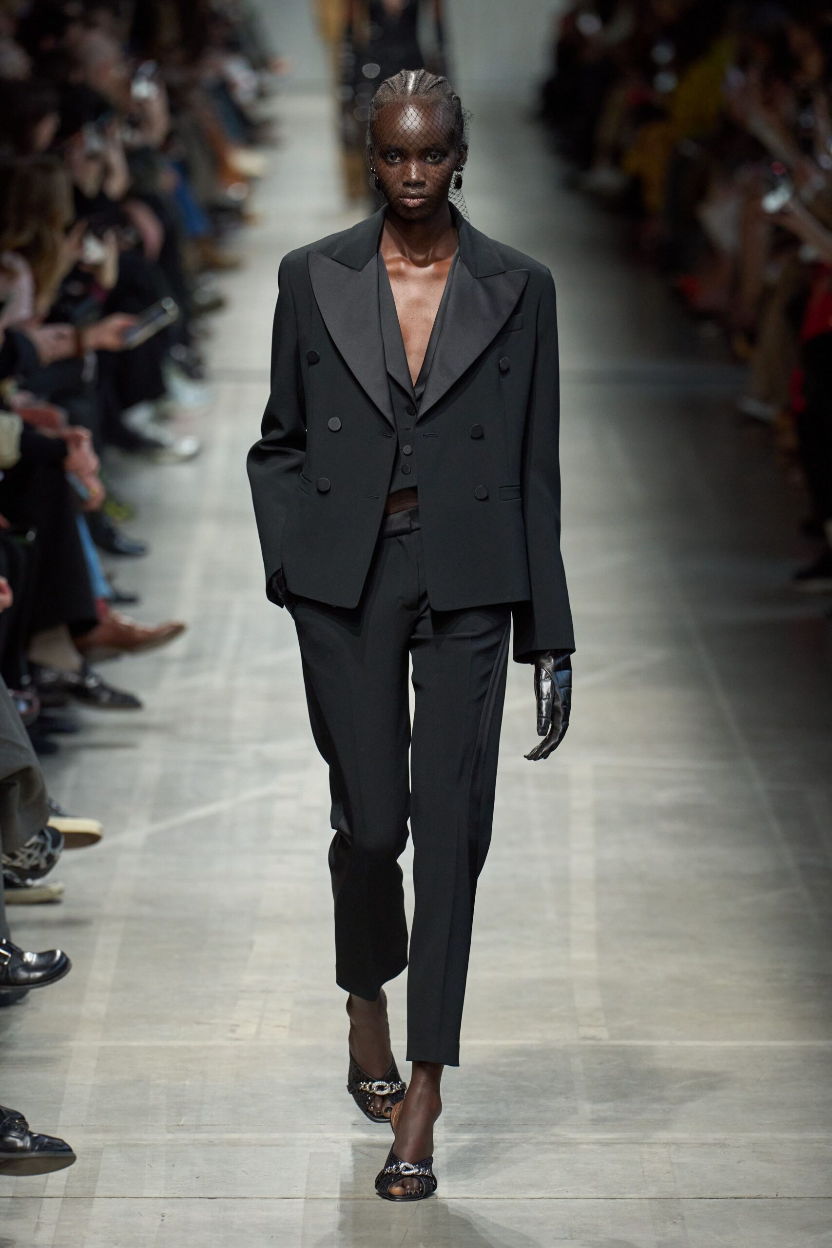 black wool long-sleeve collared tailored suit