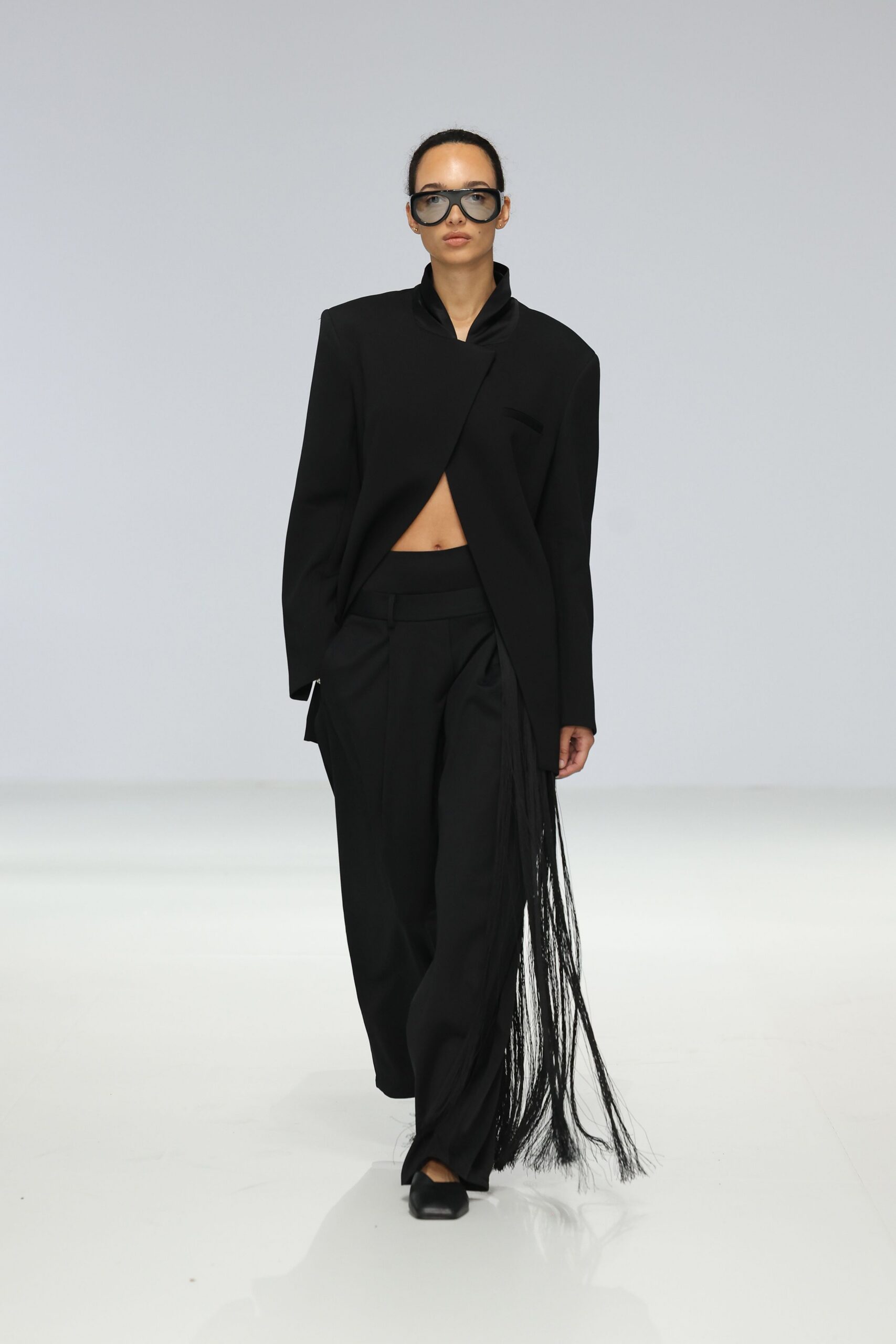 black wool long-sleeve collared structured zippered jacket