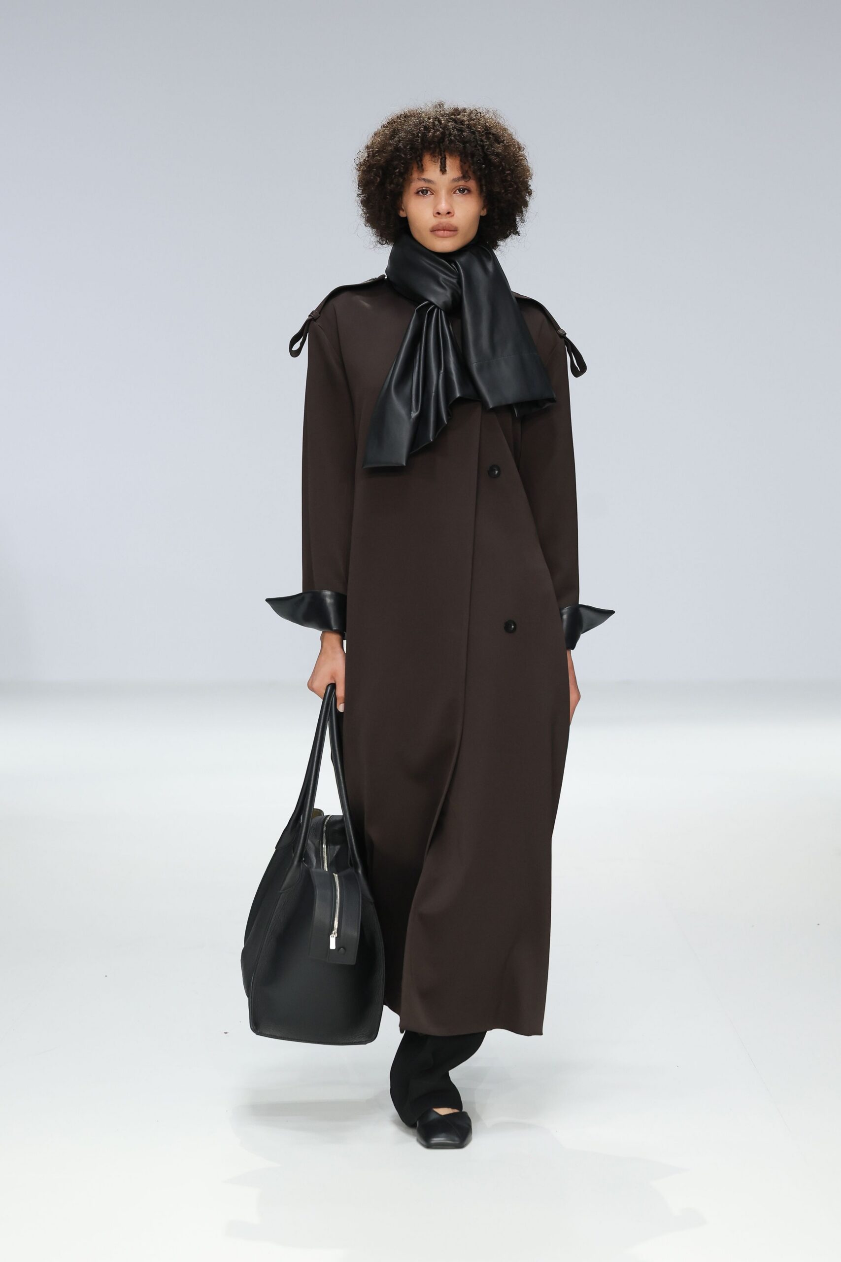 black silk fitted scarf