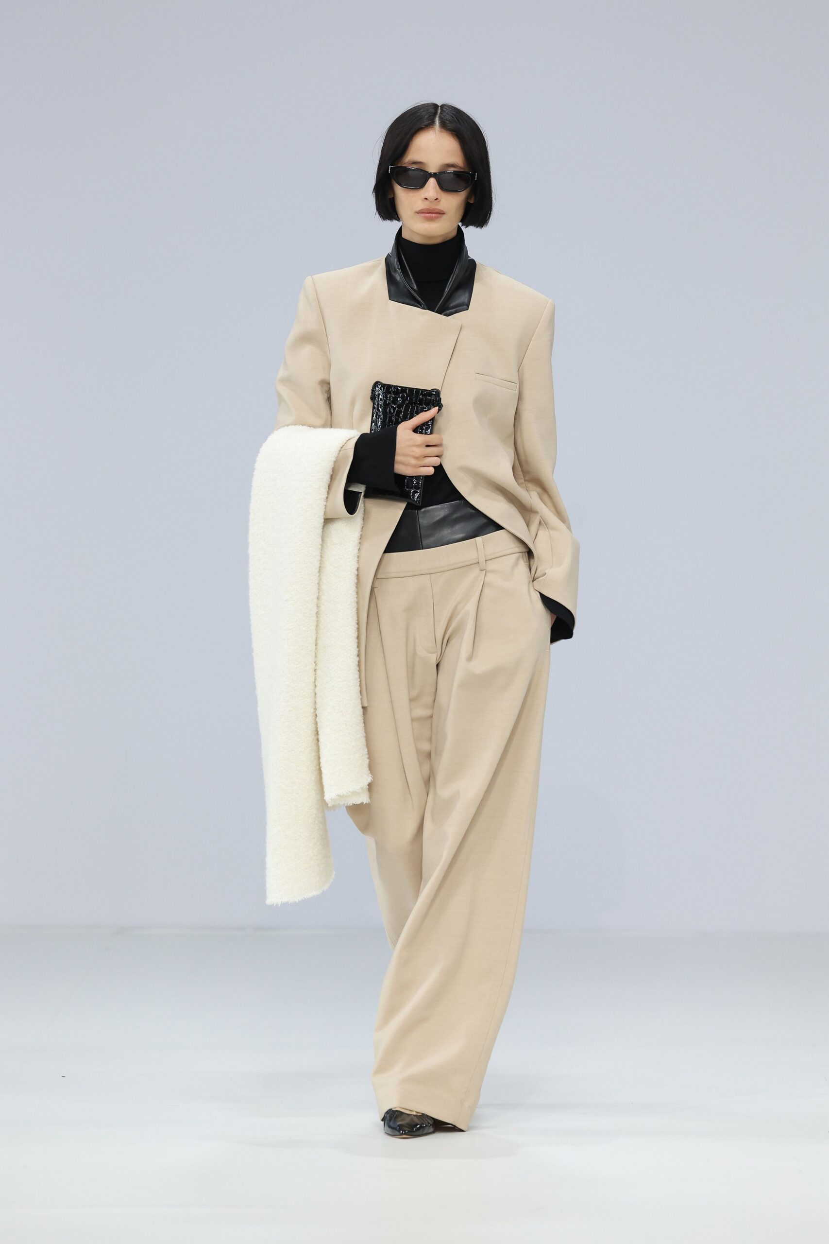 beige wool long-sleeve collared tailored blazer