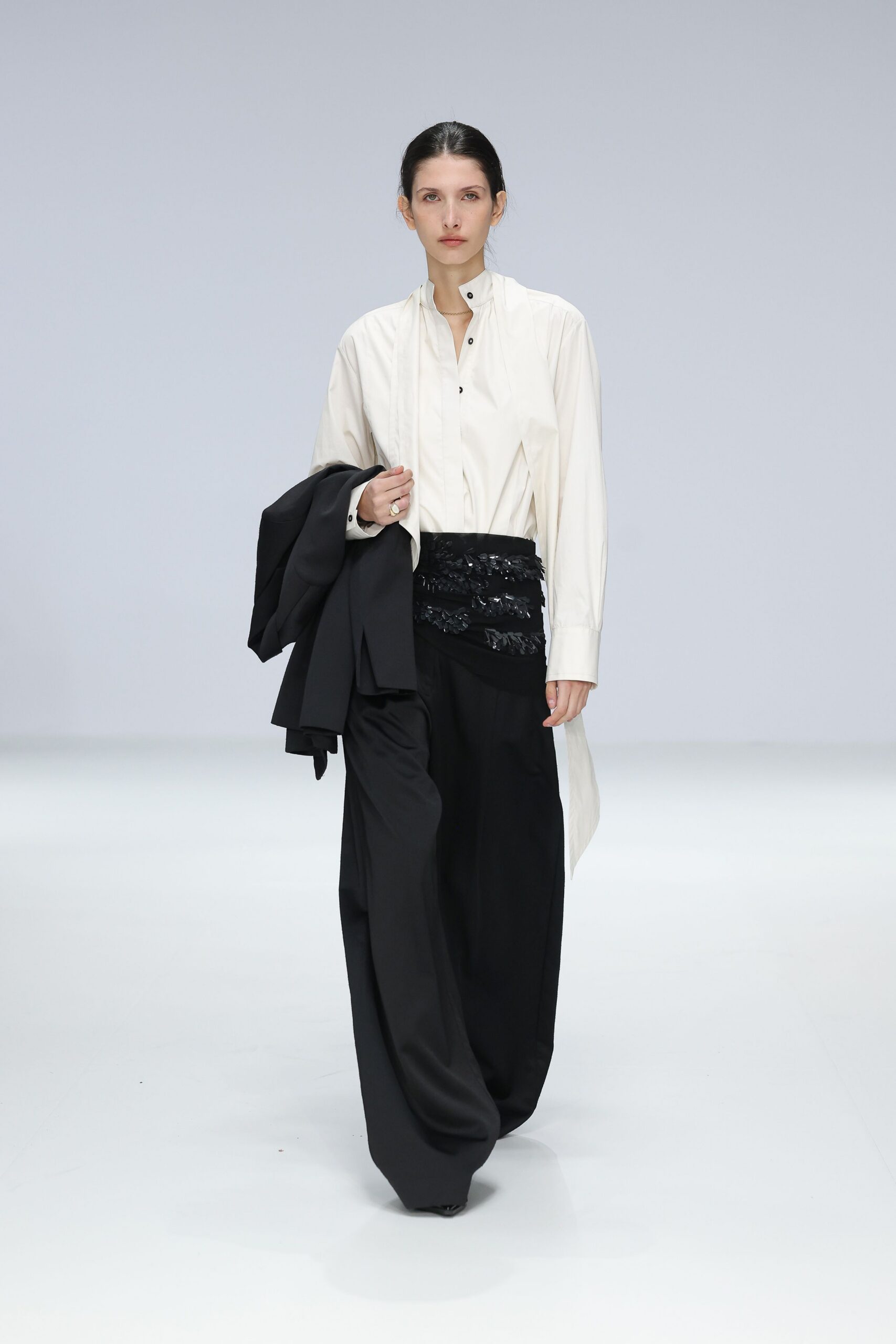 black cotton long-sleeve structured blazer