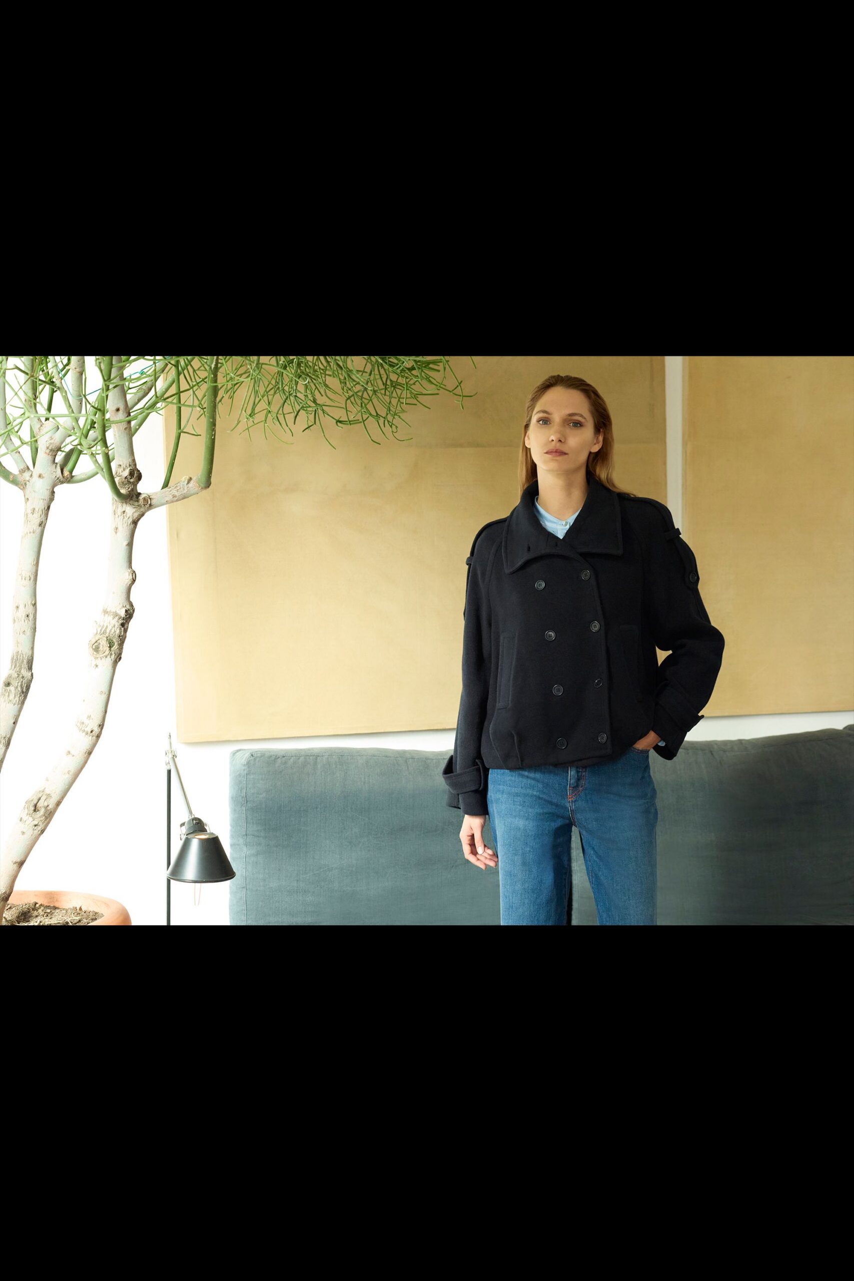 black cotton long-sleeve collared relaxed buttoned jacket