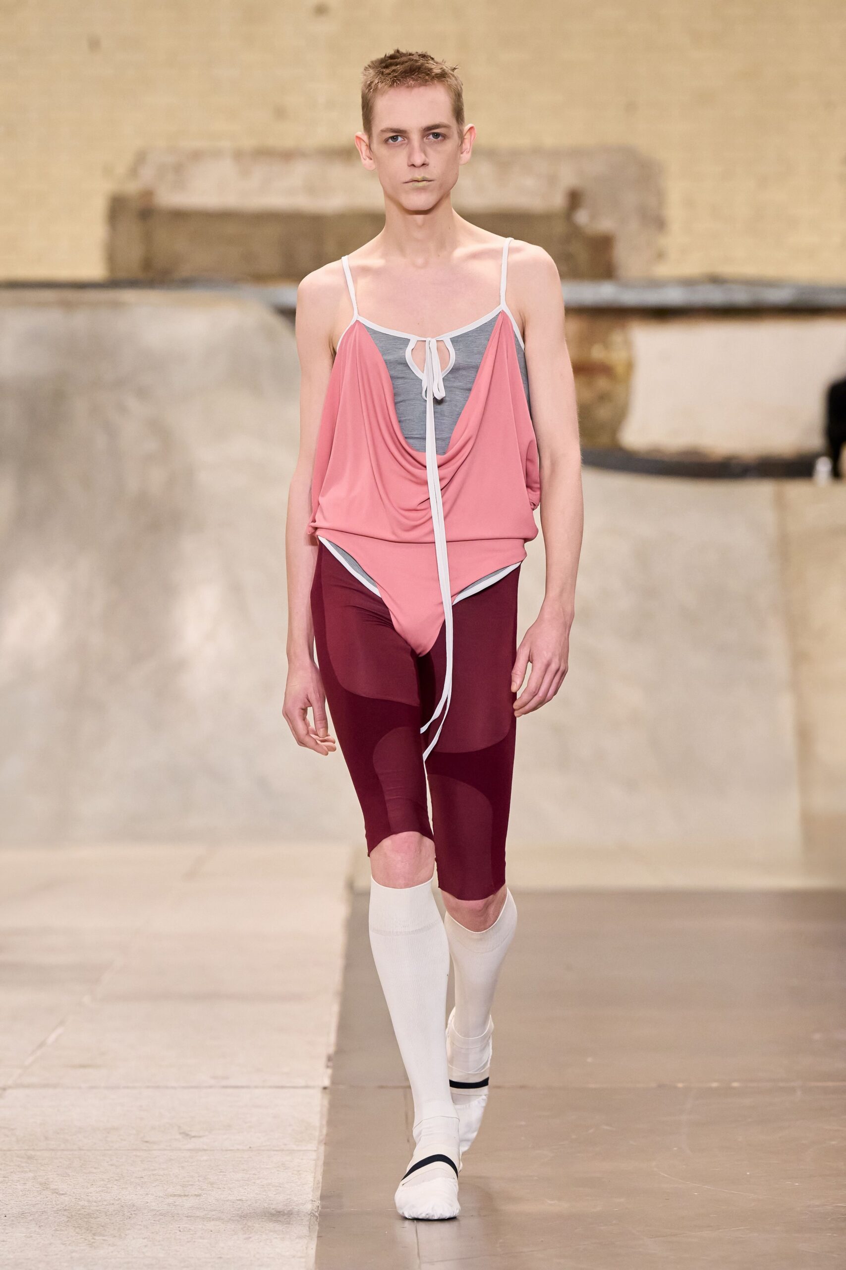 pink gray fitted top maroon leggings