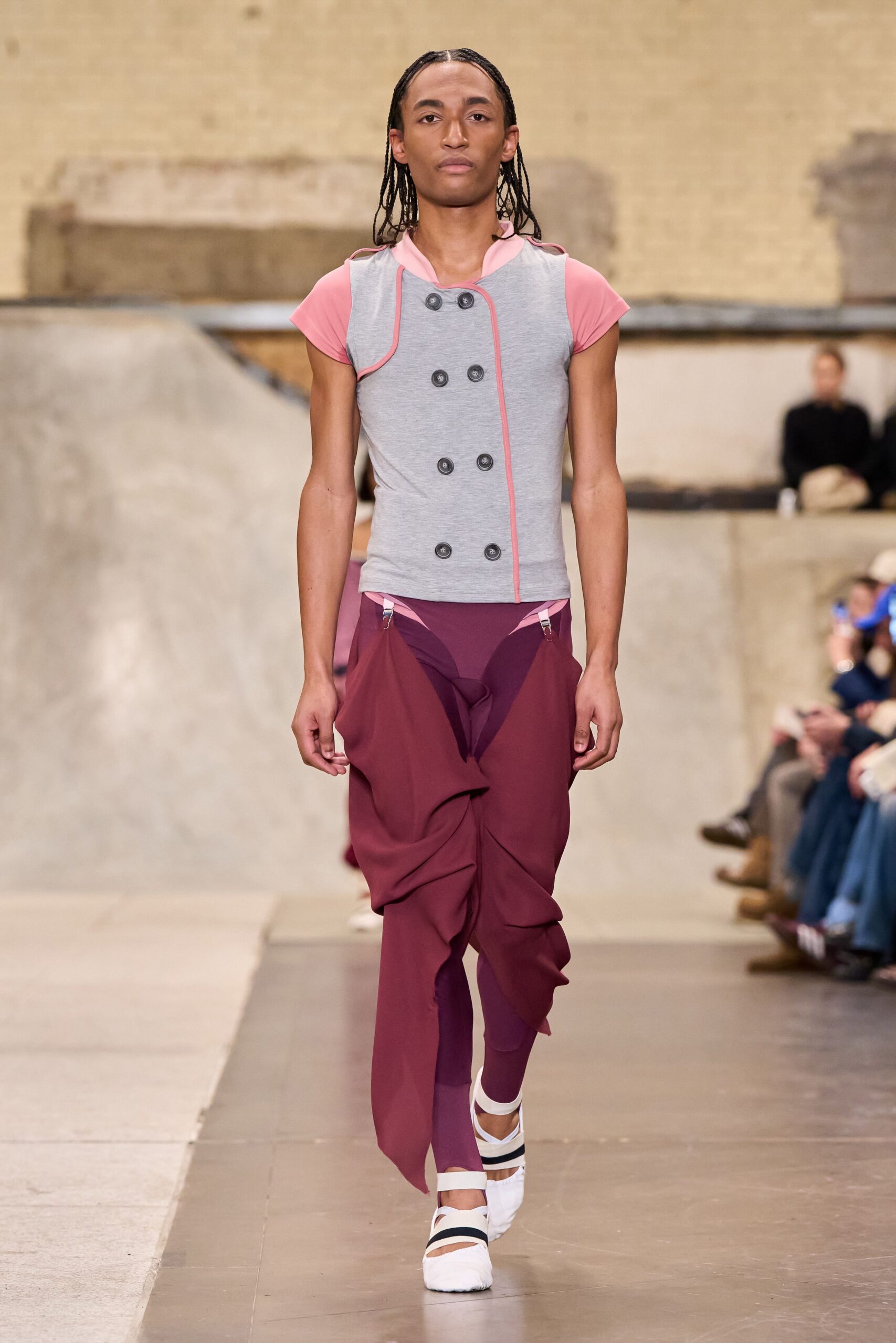 maroon cotton relaxed pleated pants