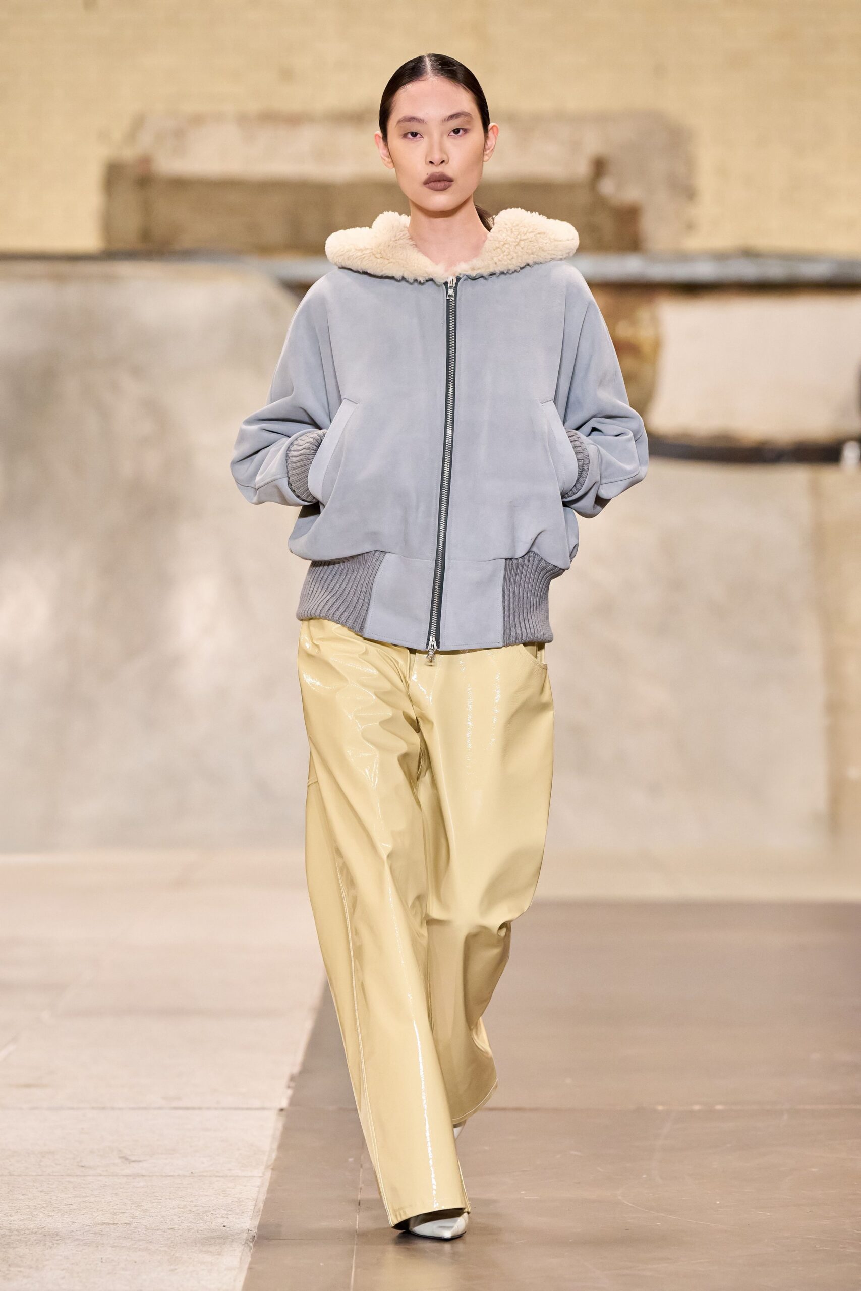 gray oversized hoodie and yellow pants