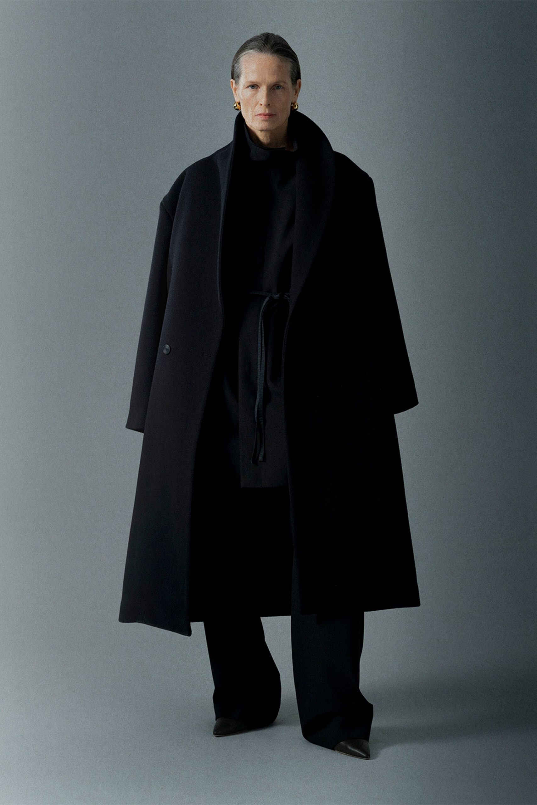 black wool long-sleeve collared oversized buttoned coat