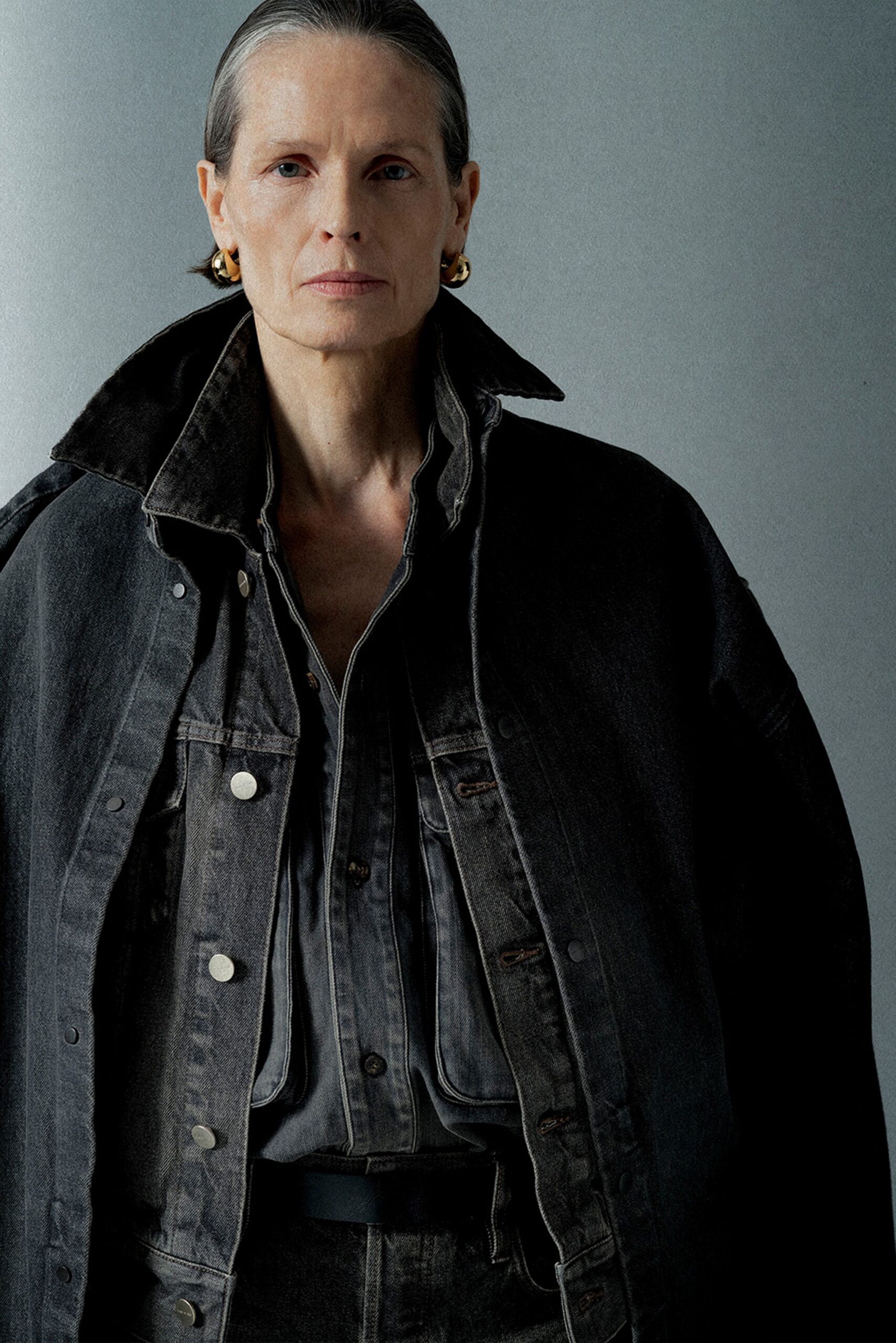 black denim long-sleeve collared oversized buttoned jacket