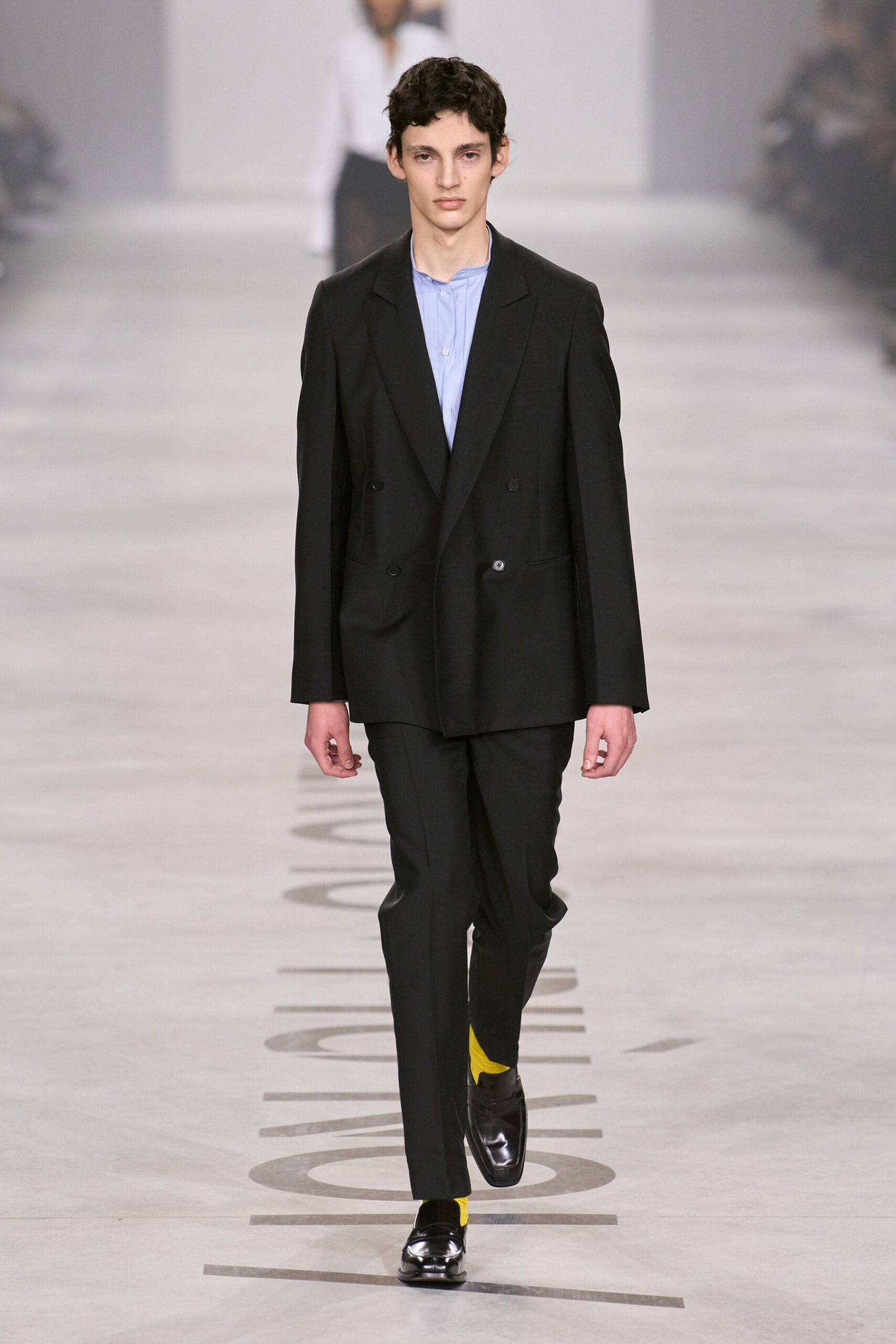 black wool long-sleeve collared tailored suit