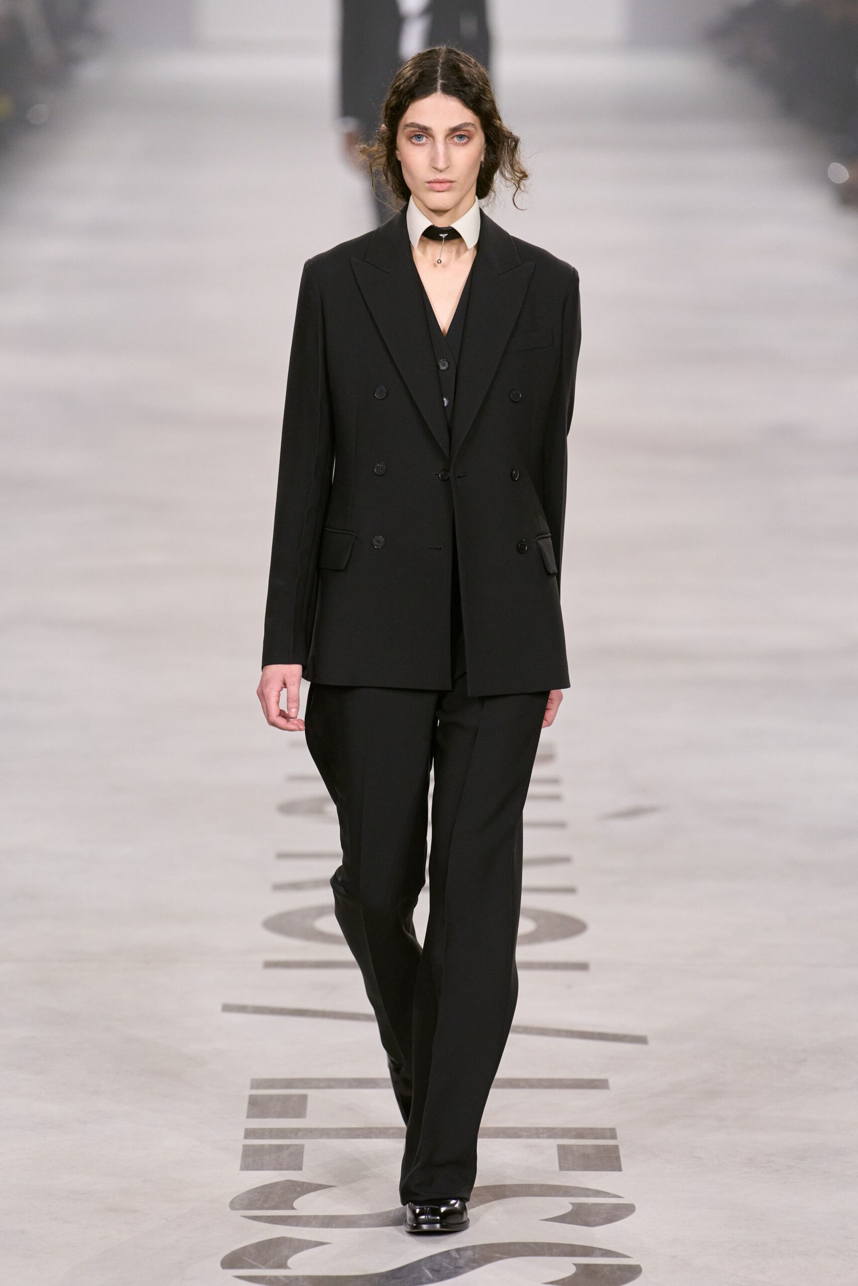 black wool long-sleeve collared tailored suit