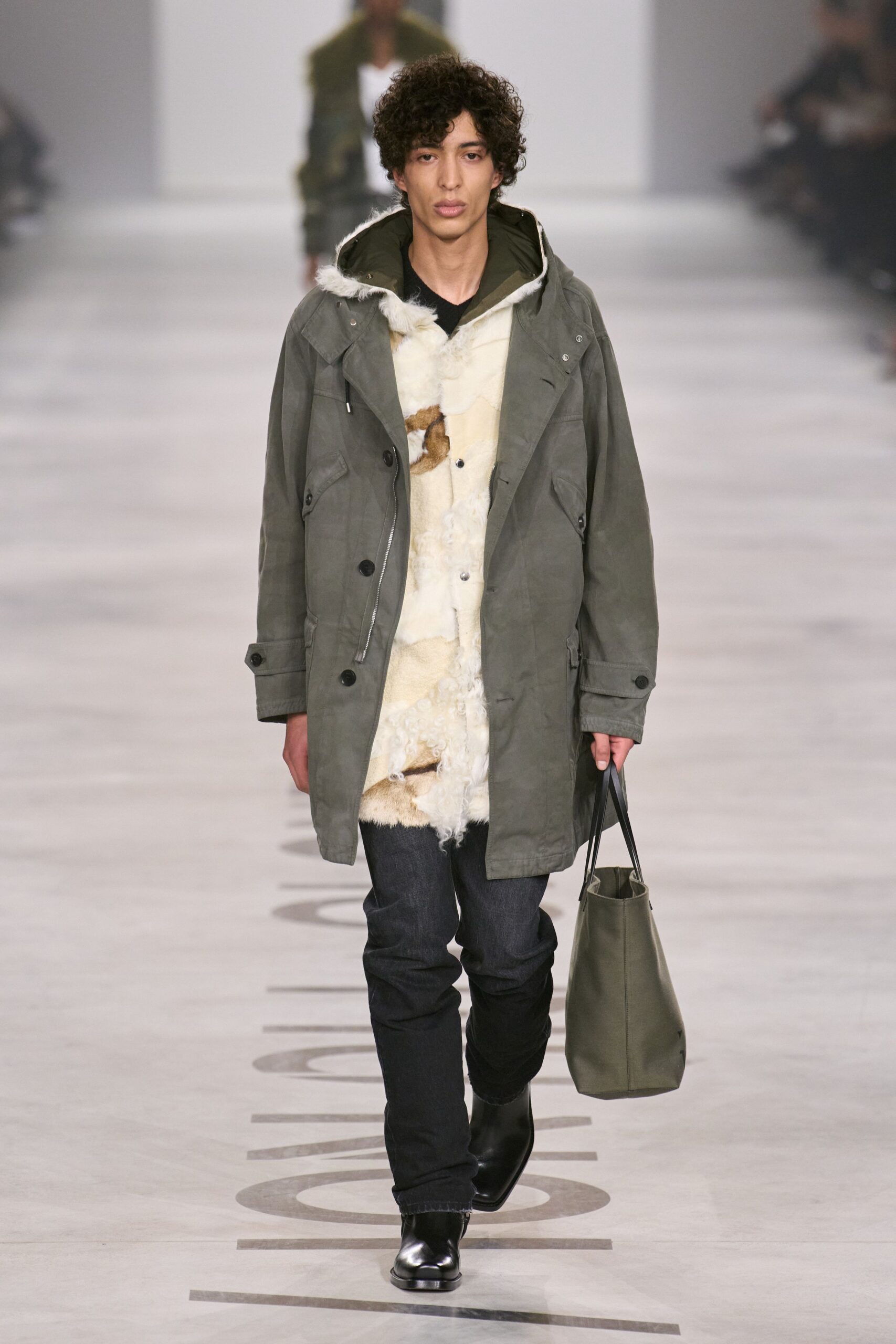 green cotton long-sleeve collared relaxed zippered coat