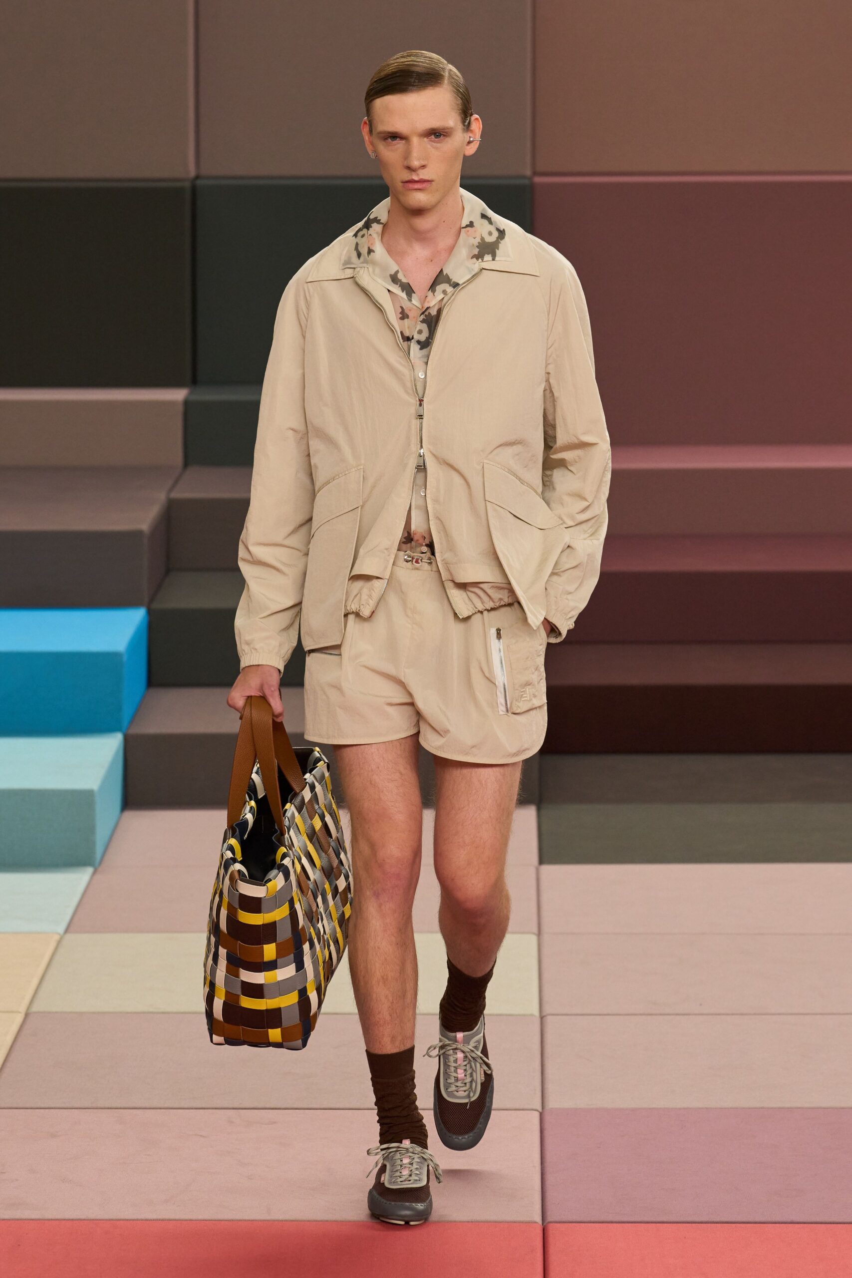 beige cotton fitted short shorts