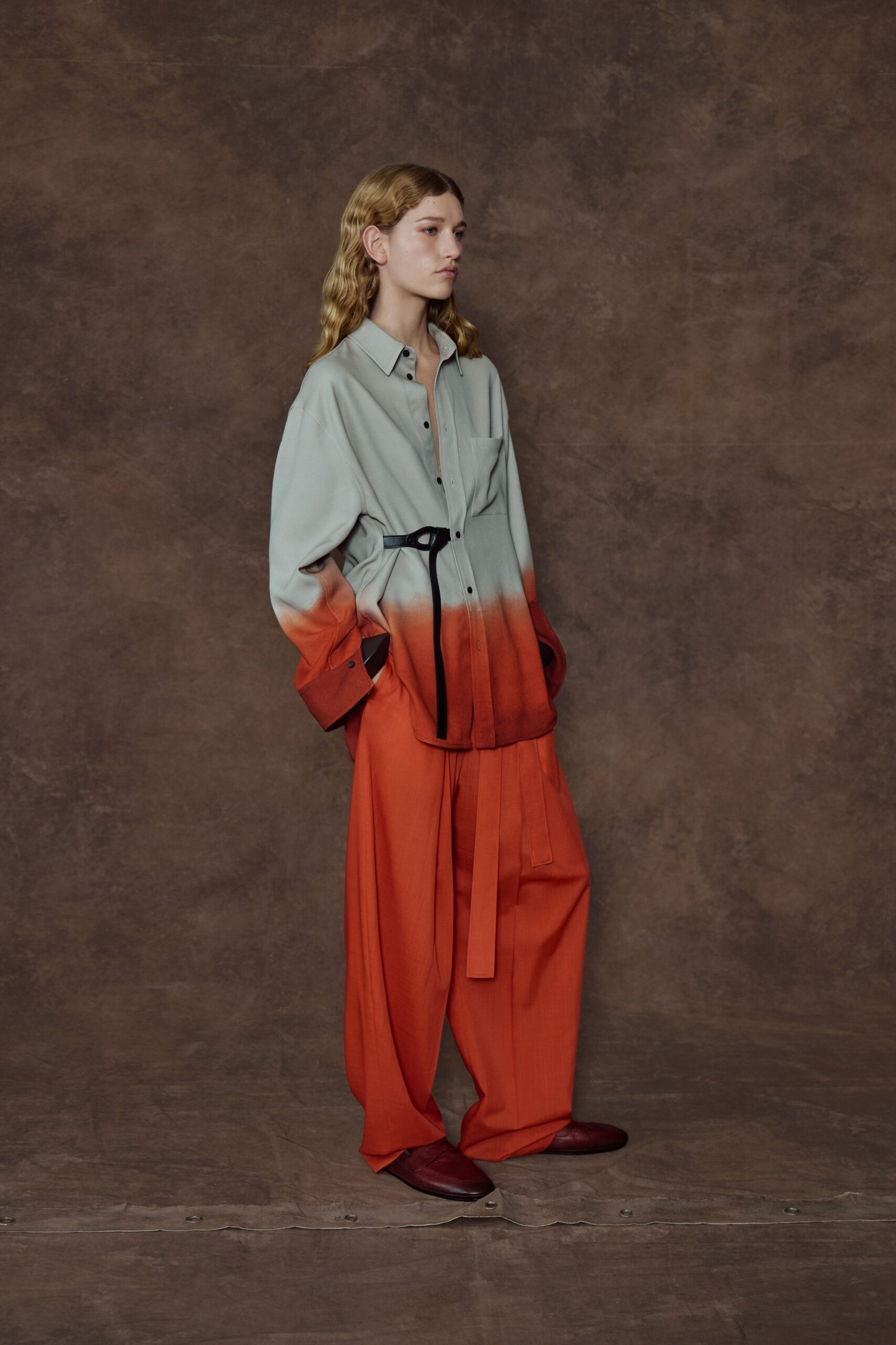 gray long-sleeve collared relaxed color-blocked shirt