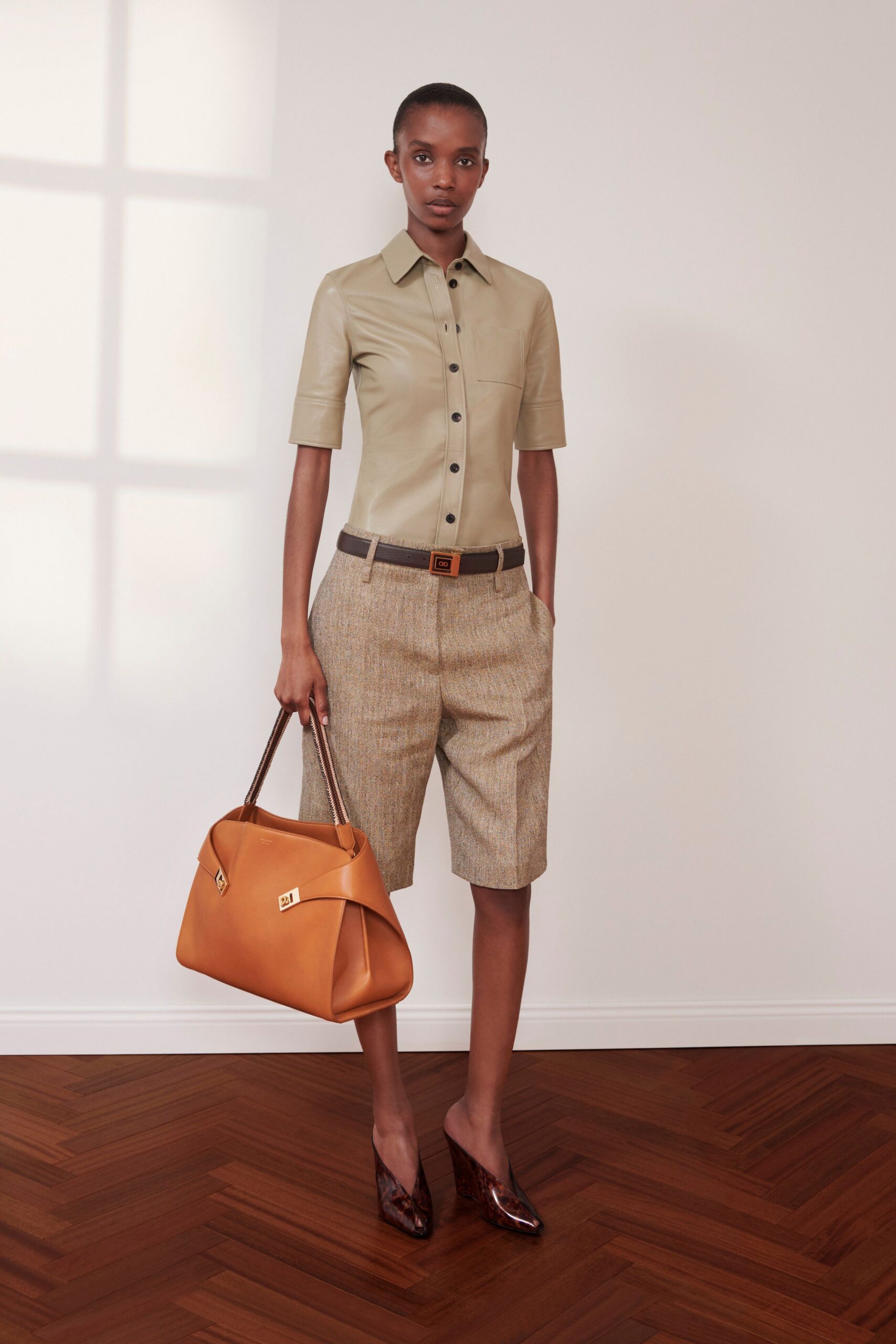 tan leather structured bag
