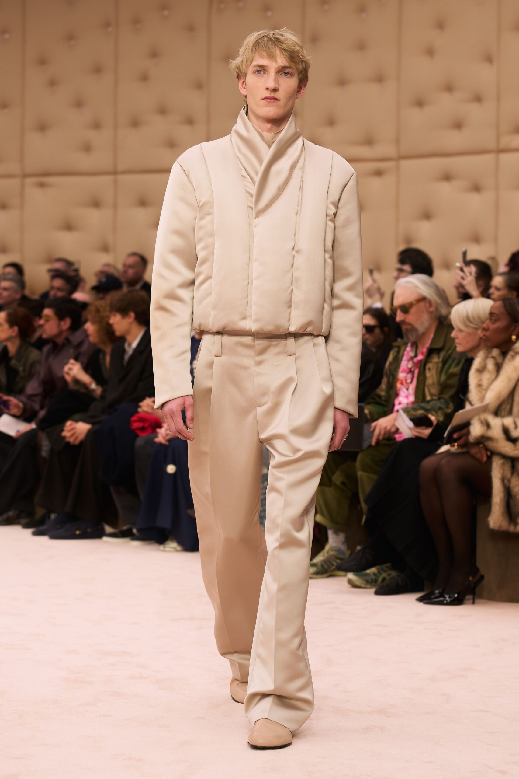 beige cotton long-sleeve collared relaxed zippered jacket