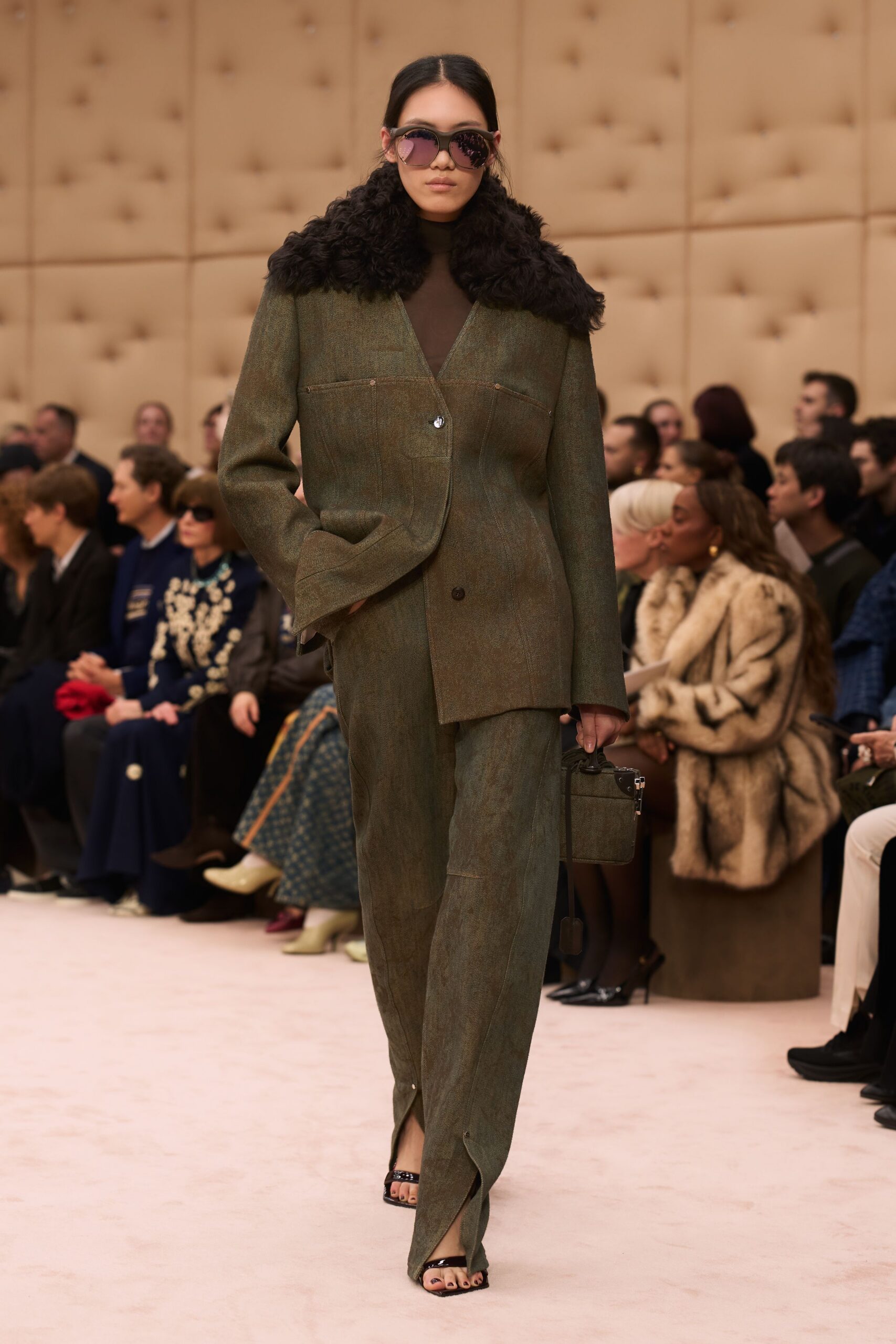 green wool long-sleeve collared tailored buttoned suit