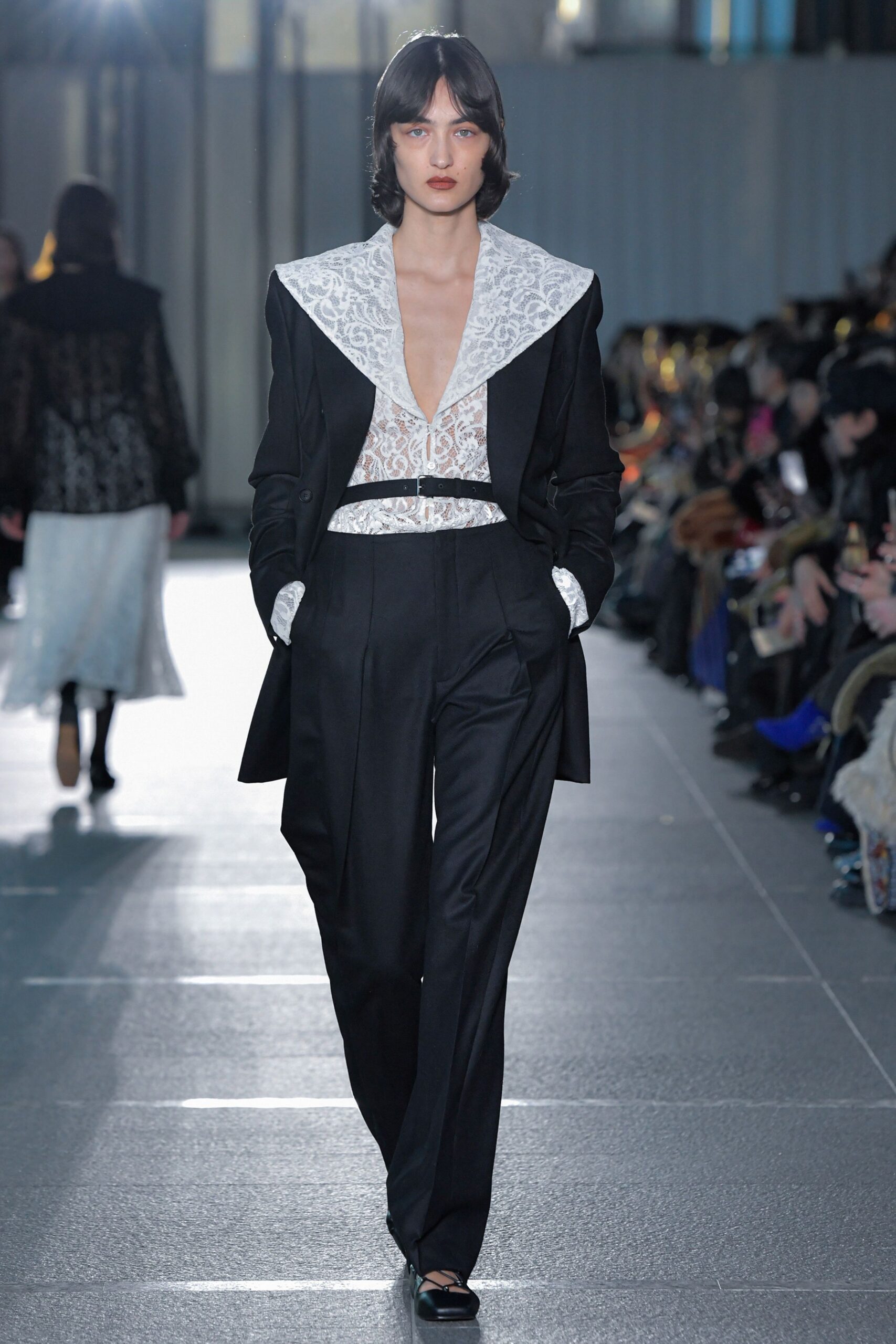 black silk long-sleeve v-neck tailored buttoned blazer