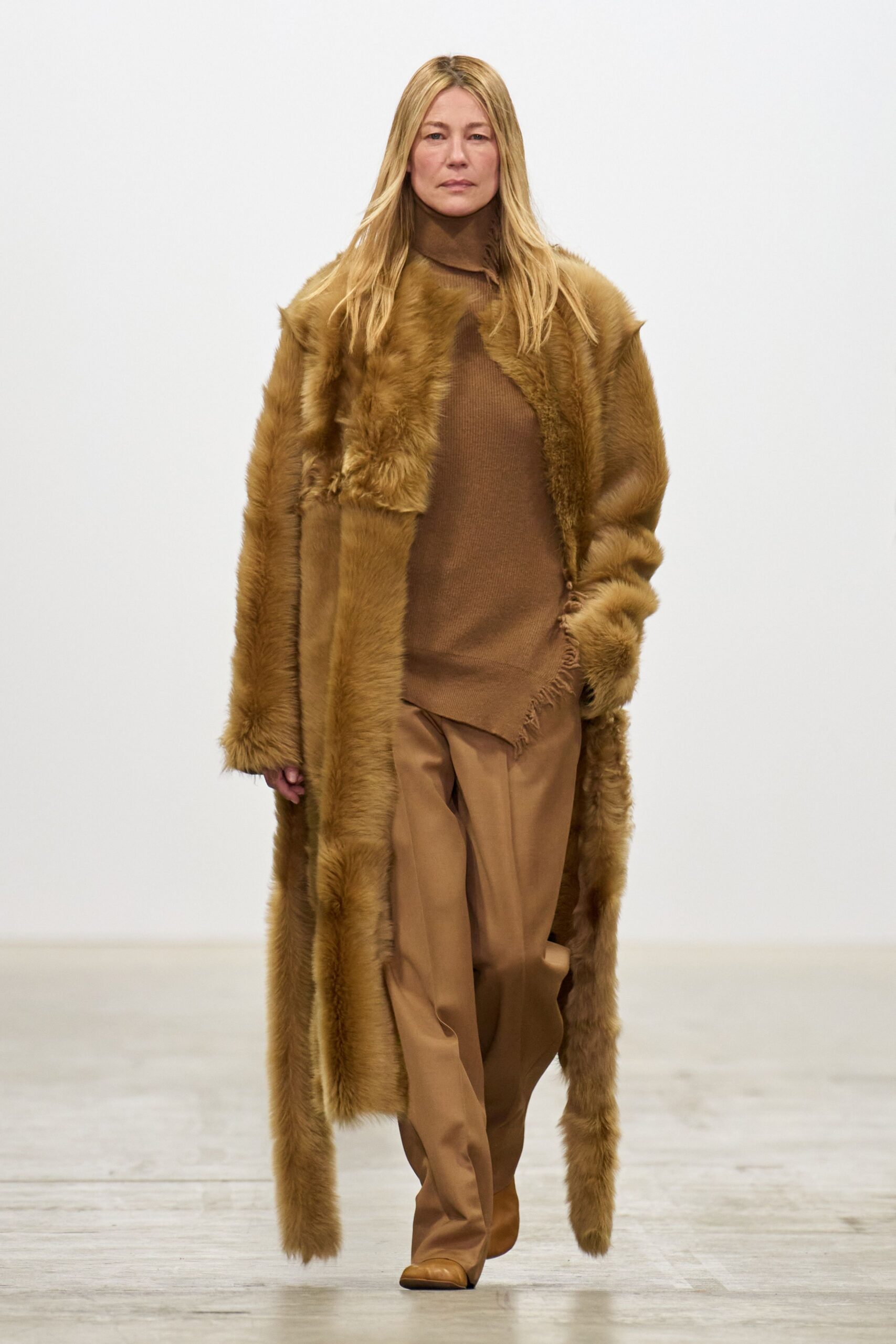 brown fur long-sleeve collared relaxed layered coat