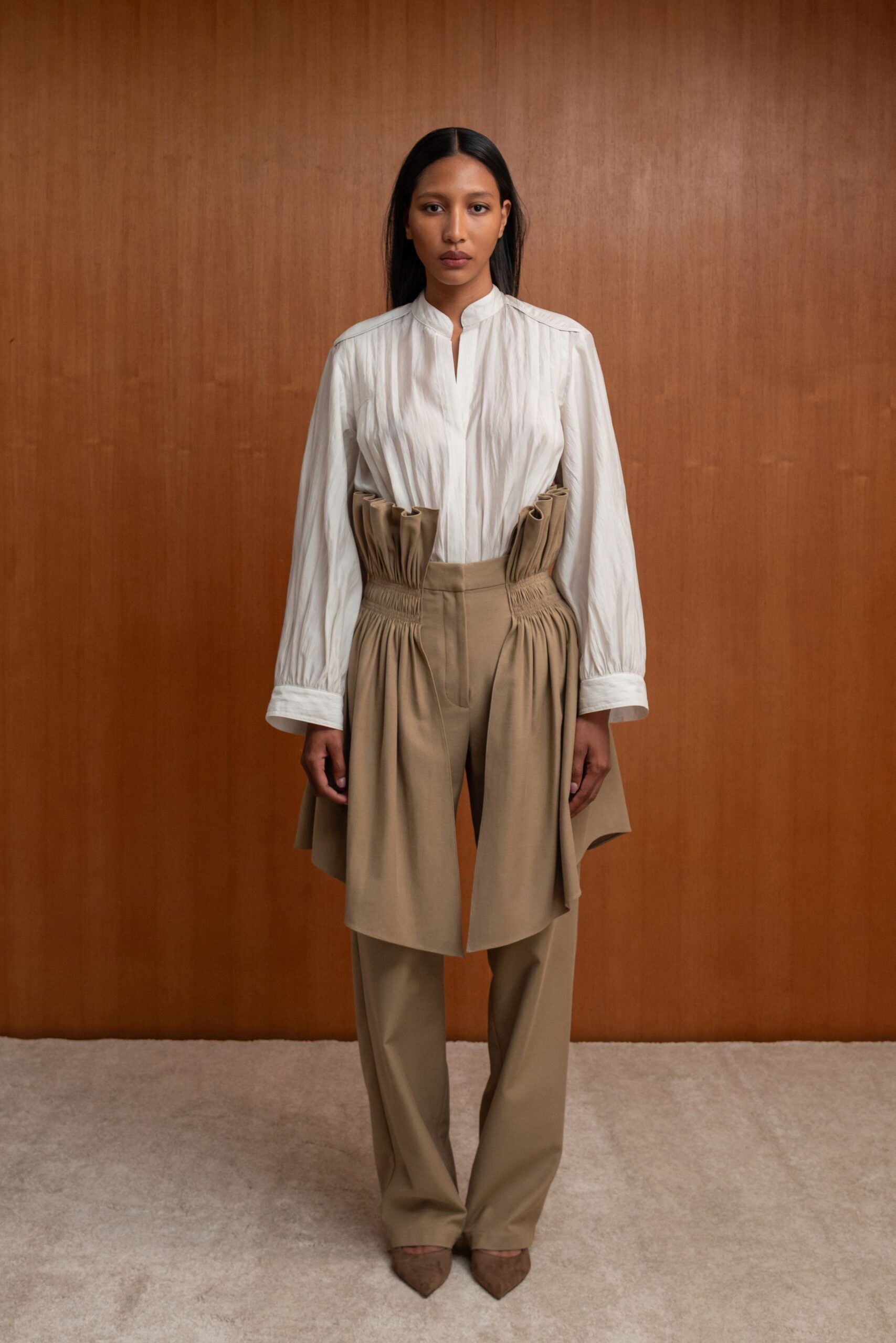 white cotton long-sleeve collared fitted pleated shirt