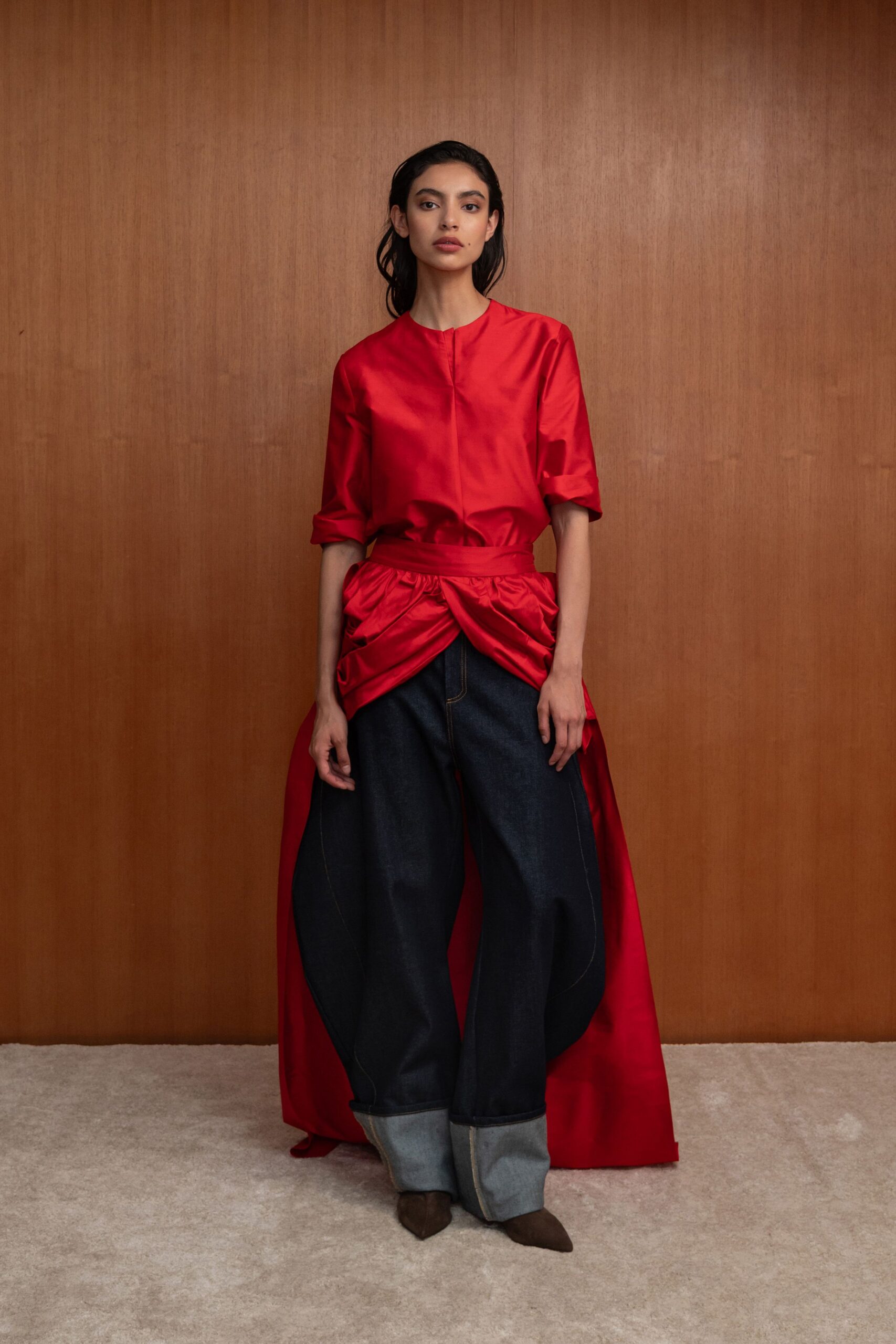 red silk short-sleeve collared fitted top