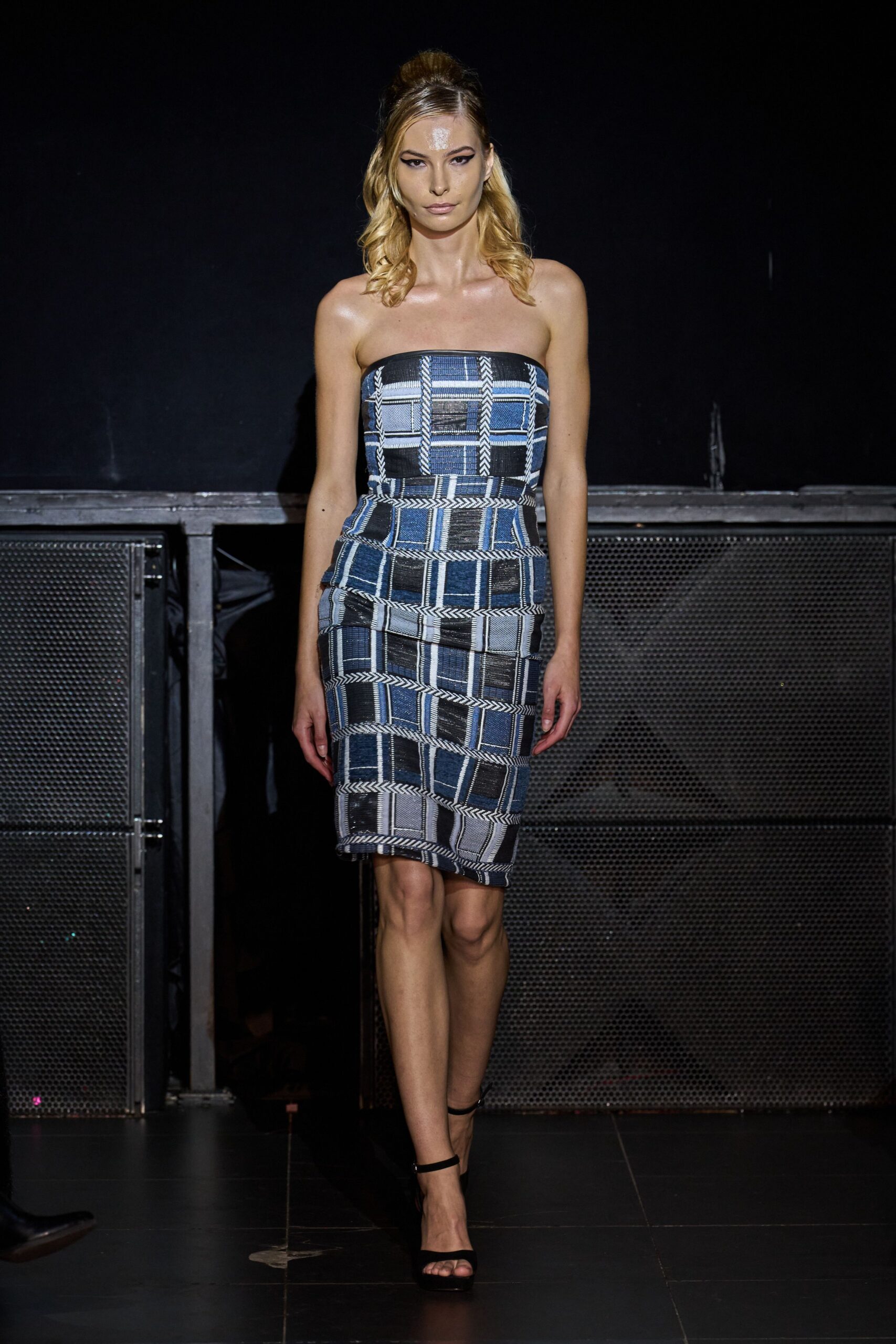 blue cotton strapless fitted checked midi dress