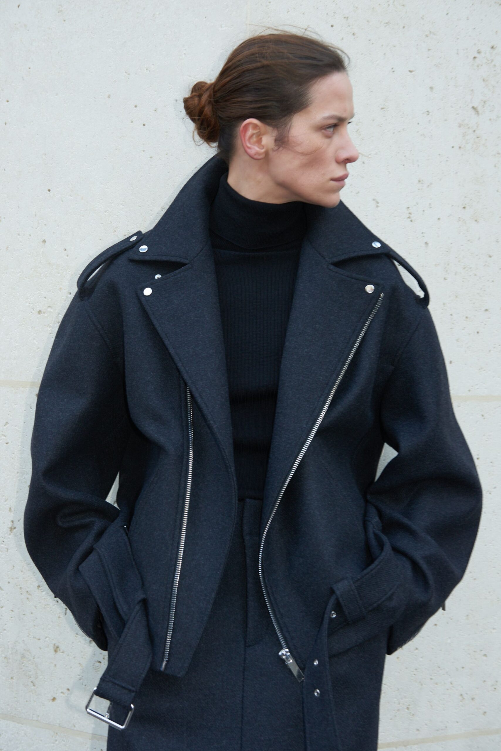 black wool long-sleeve collared relaxed zippered jacket