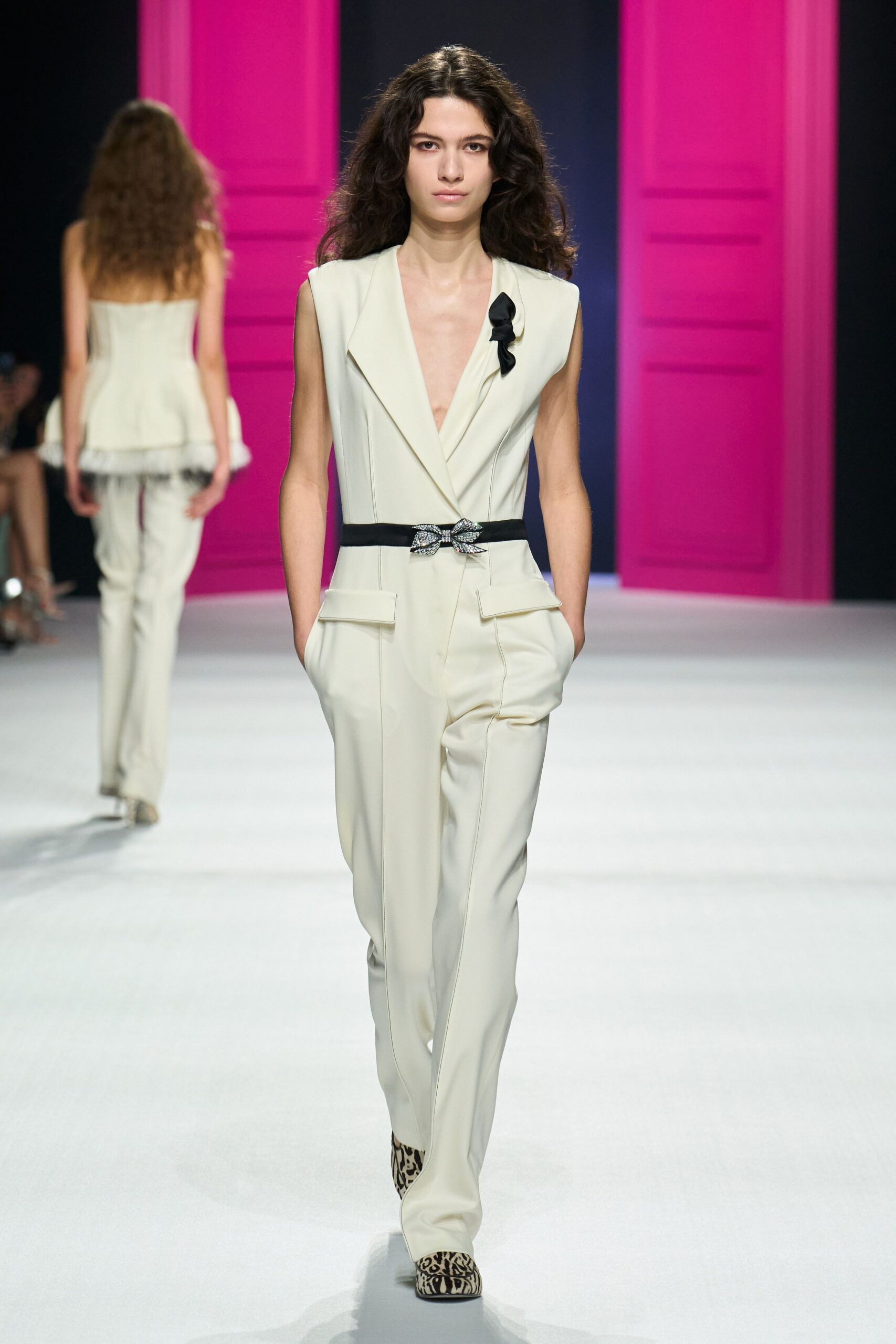 ivory v-neck long-sleeve tailored pockets suit