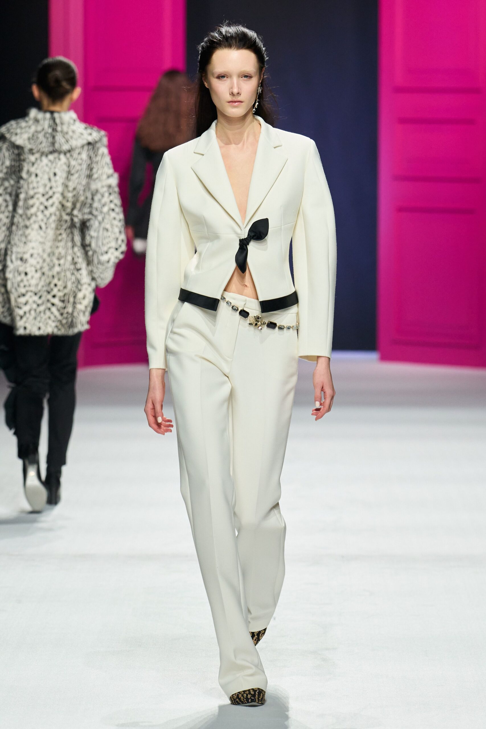 white cotton long-sleeve collared tailored buttoned zippered suit