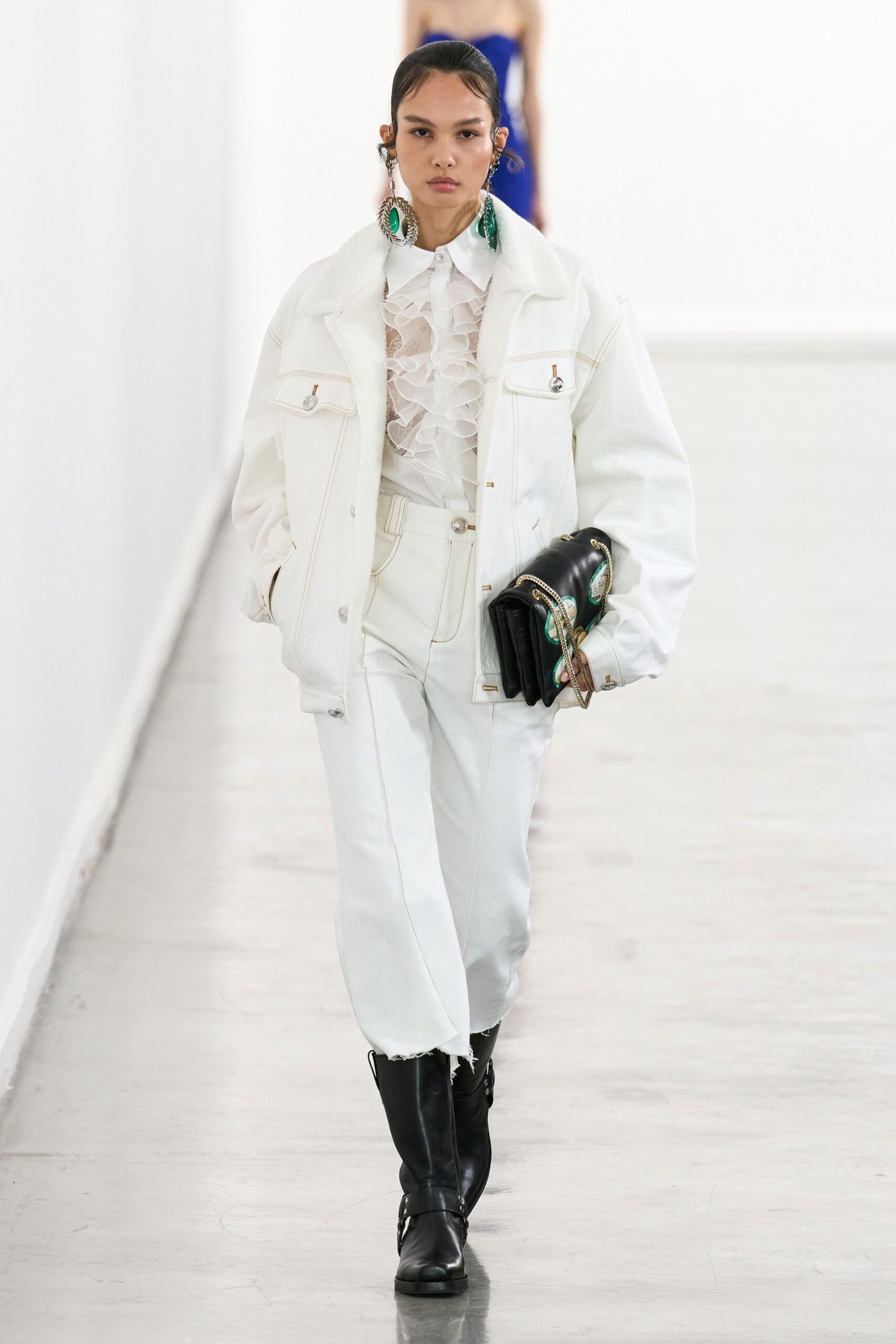 white denim long-sleeve collared oversized buttoned jacket