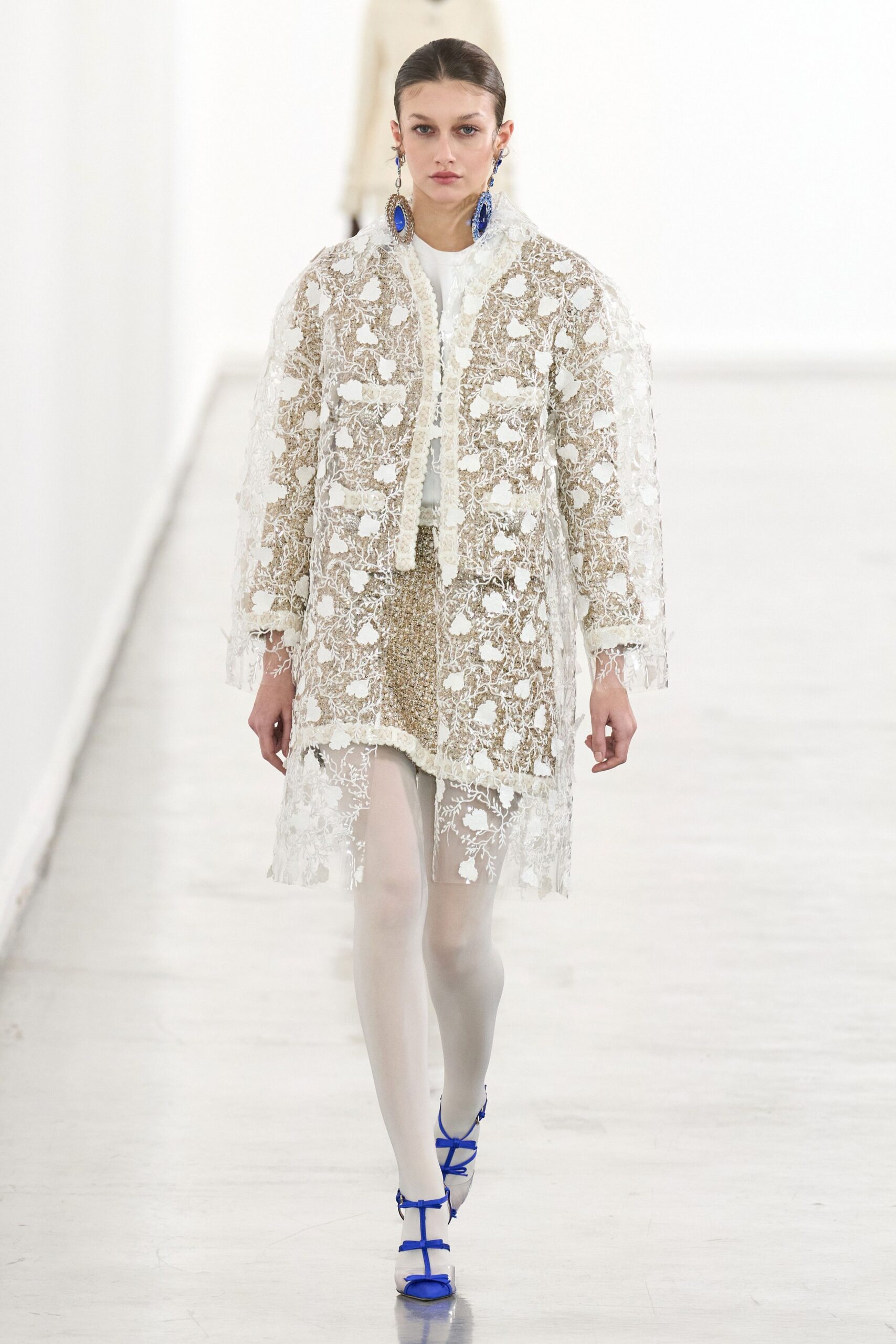 white lace long-sleeve collared fitted embroidered coat