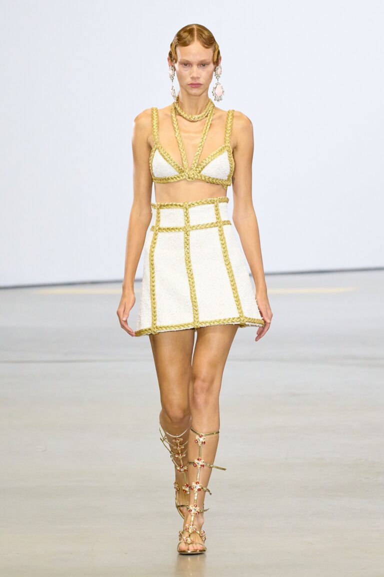 Giambattista Valli Spring 2023 Ready-to-Wear