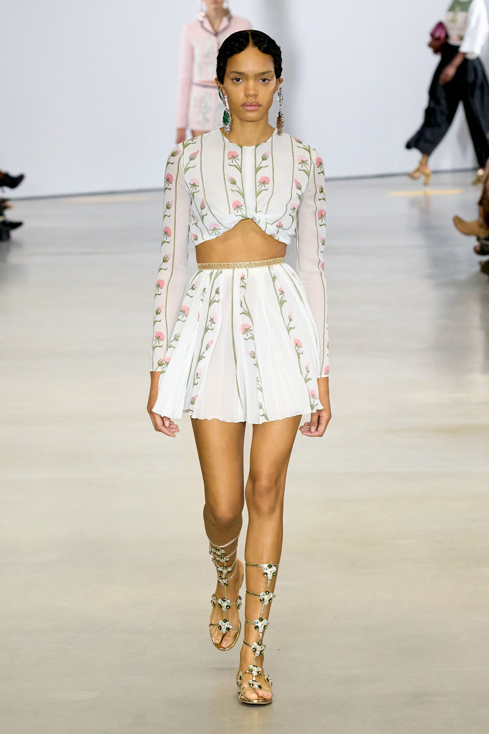 white cotton long-sleeve collared fitted embroidered cropped crop-top