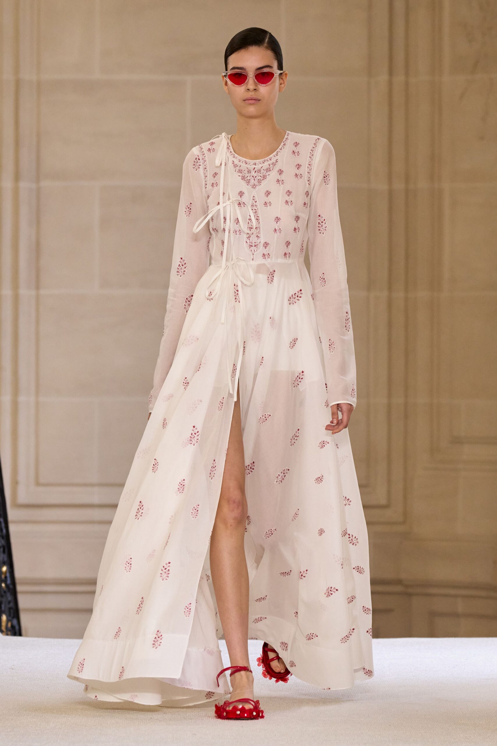 Giambattista Valli Spring 2025 Ready-to-Wear Look 12