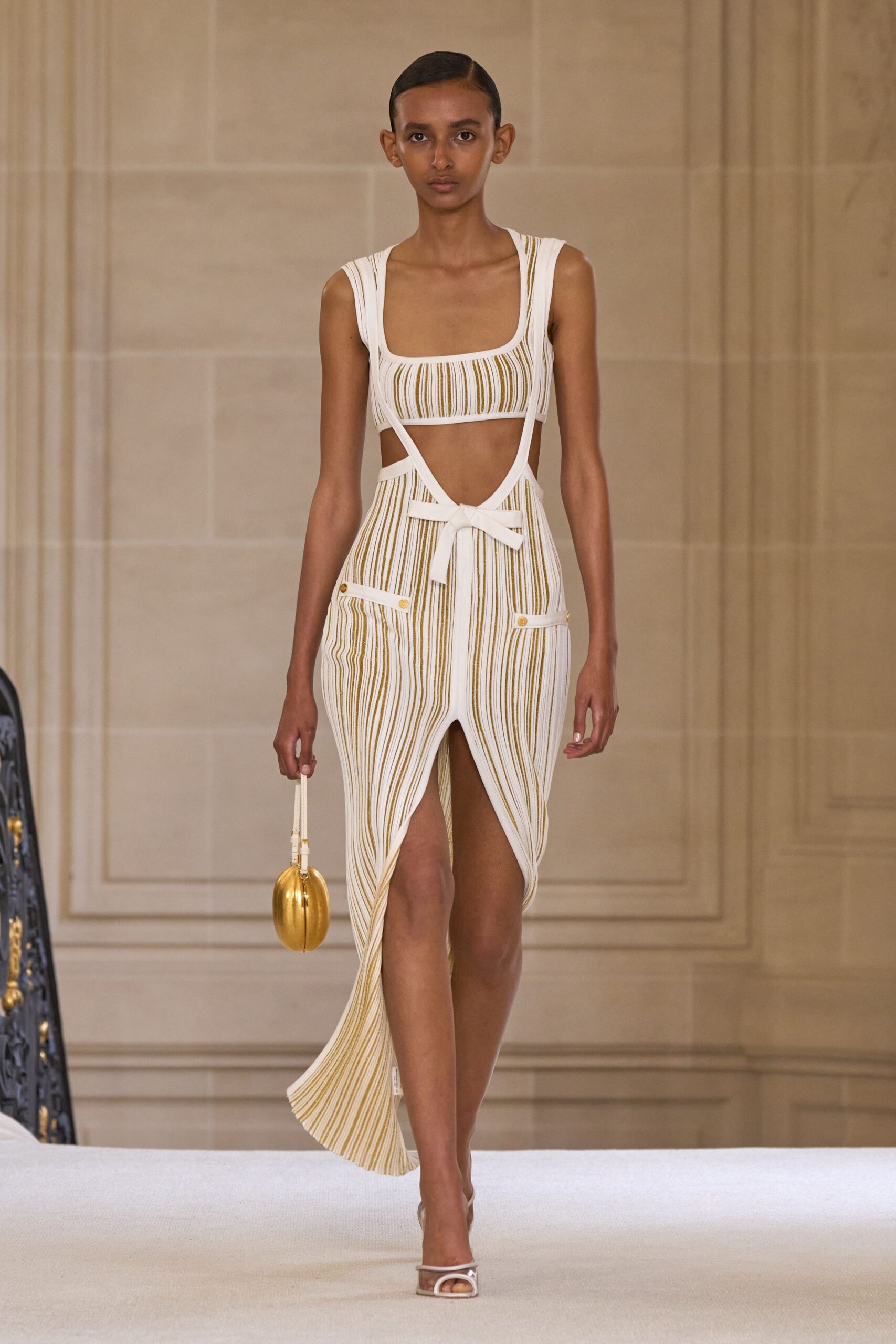 Giambattista Valli Spring 2025 Ready-to-Wear Look 13