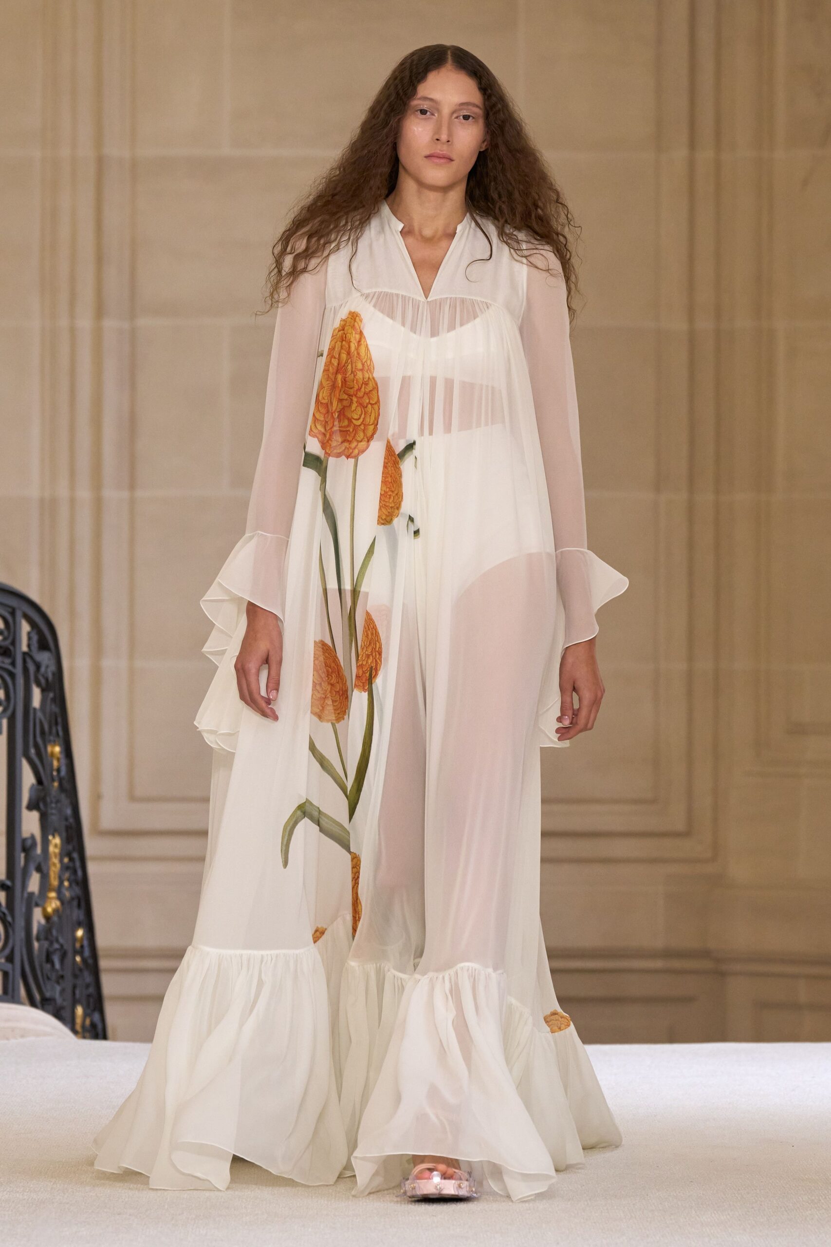 Giambattista Valli Spring 2025 Ready-to-Wear Look 21