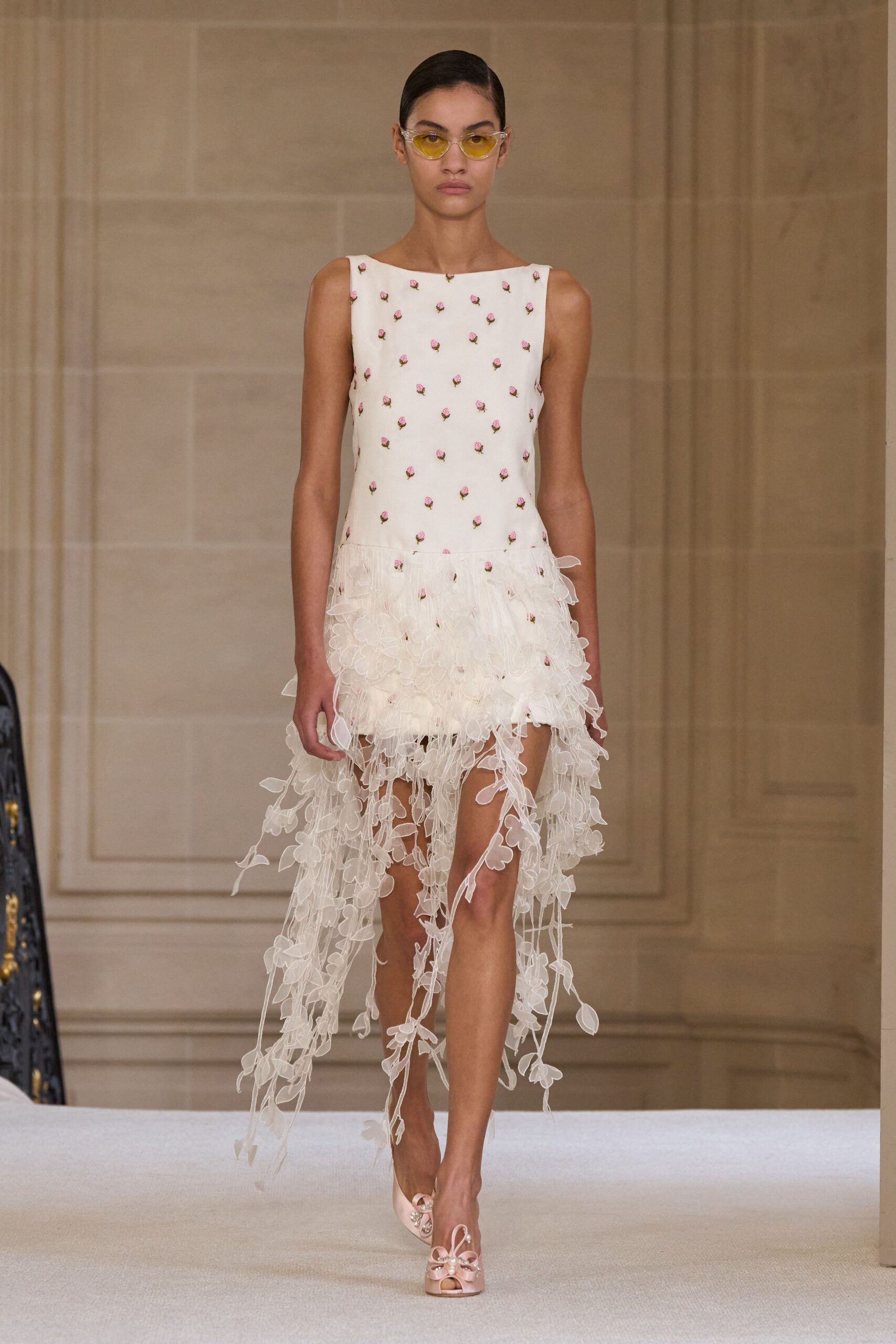 Giambattista Valli Spring 2025 Ready-to-Wear Look 38