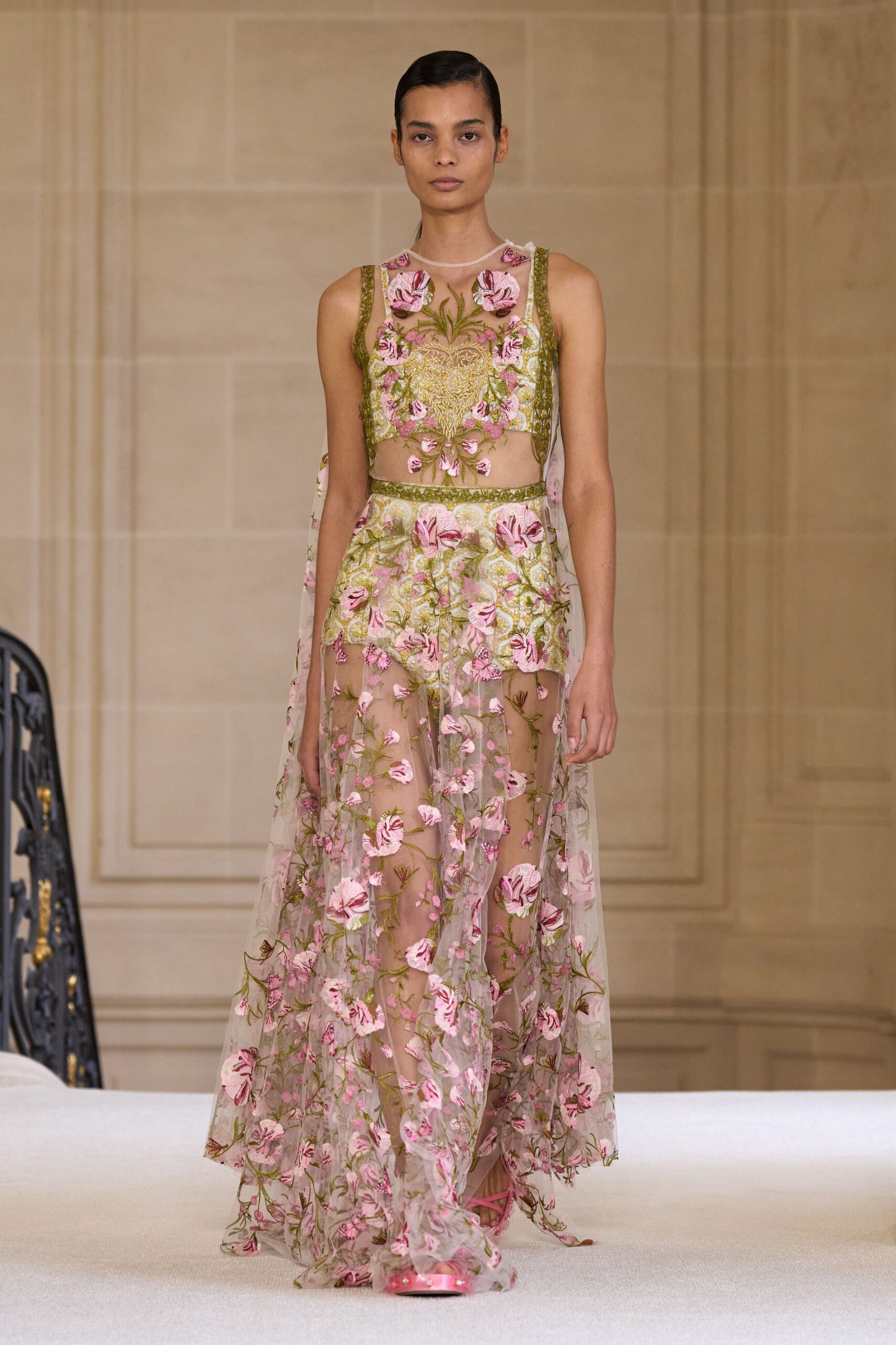 Giambattista Valli Spring 2025 Ready-to-Wear Look 46