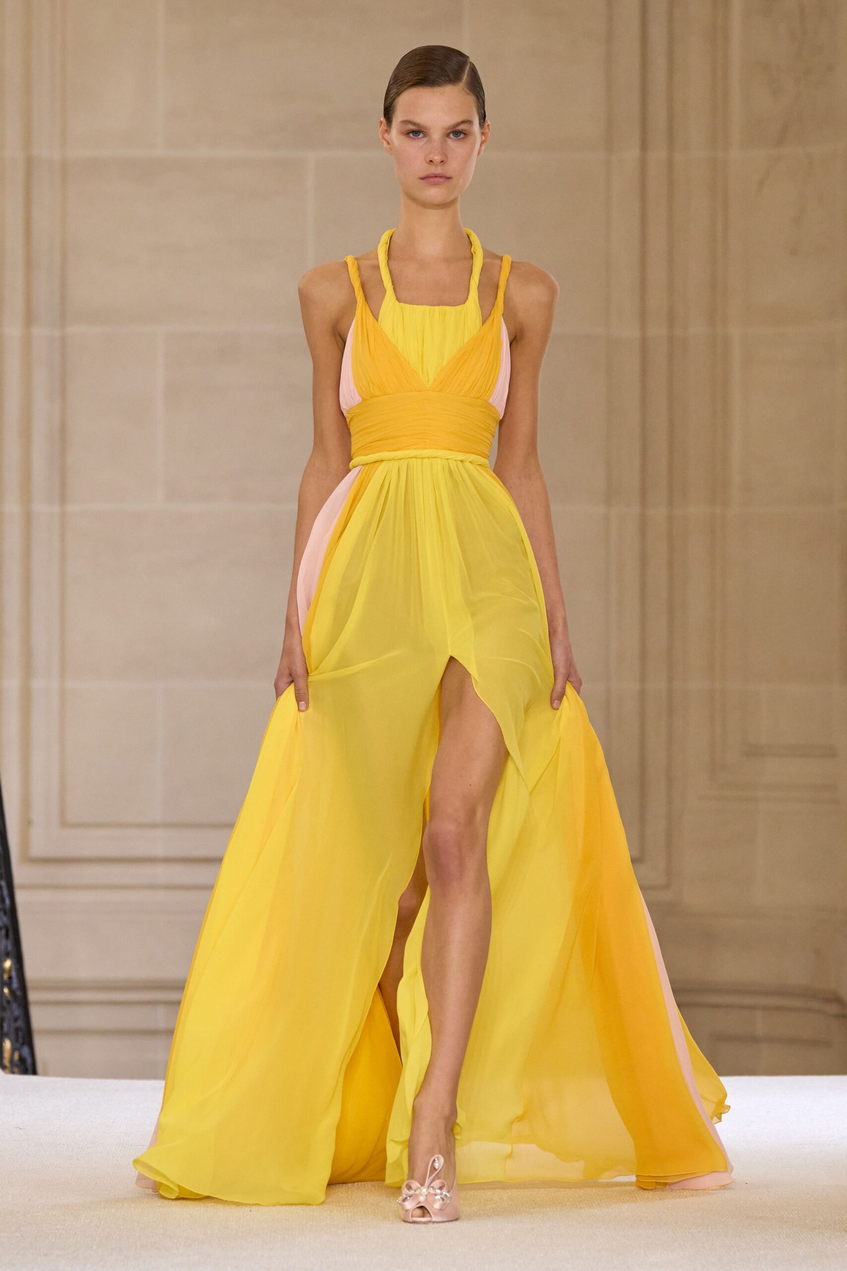 Giambattista Valli Spring 2025 Ready-to-Wear Look 48